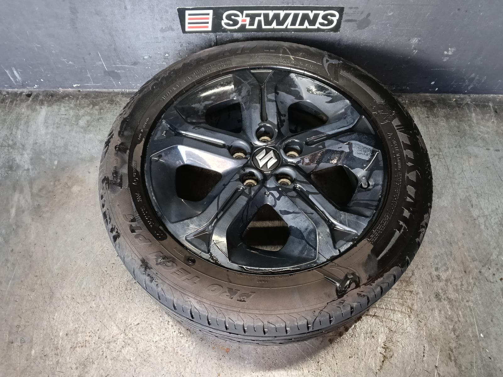 Used auto part listing image: 2016 SUZUKI VITARA WHEEL MAG FACTORY, 17X6.5IN, 5 Y SPOKE, HIGH GLOSS BLACK, VITARA, LY (VIN TSM), 06/15-09/18