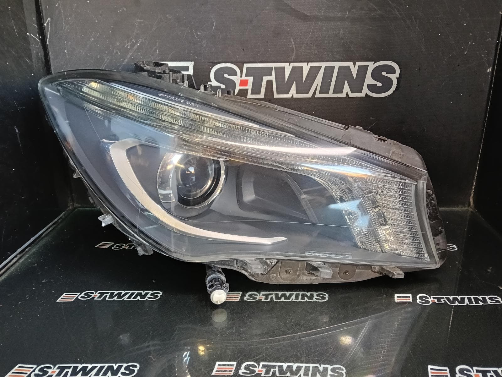 Used auto part listing image: 2015 MERCEDES CLA CLASS RIGHT HEADLAMP C117/X117, XENON, NON INTELLIGENT LIGHT SYSTEM TYPE, 09/13-06/16