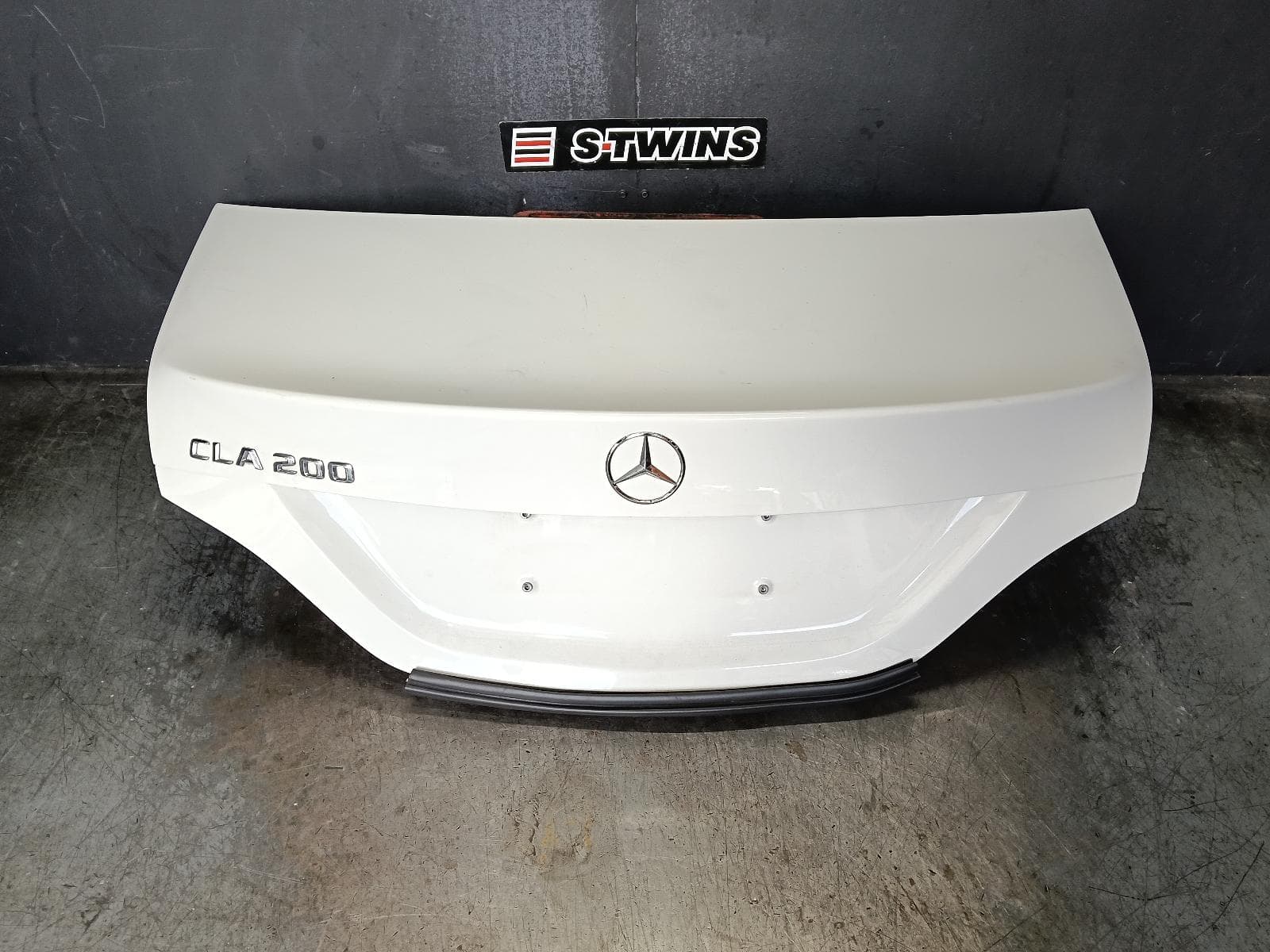Used auto part listing image: 2015 MERCEDES CLA CLASS BOOTLID TAILGATE BOOTLID, C117, SEDAN, 09/13-01/19