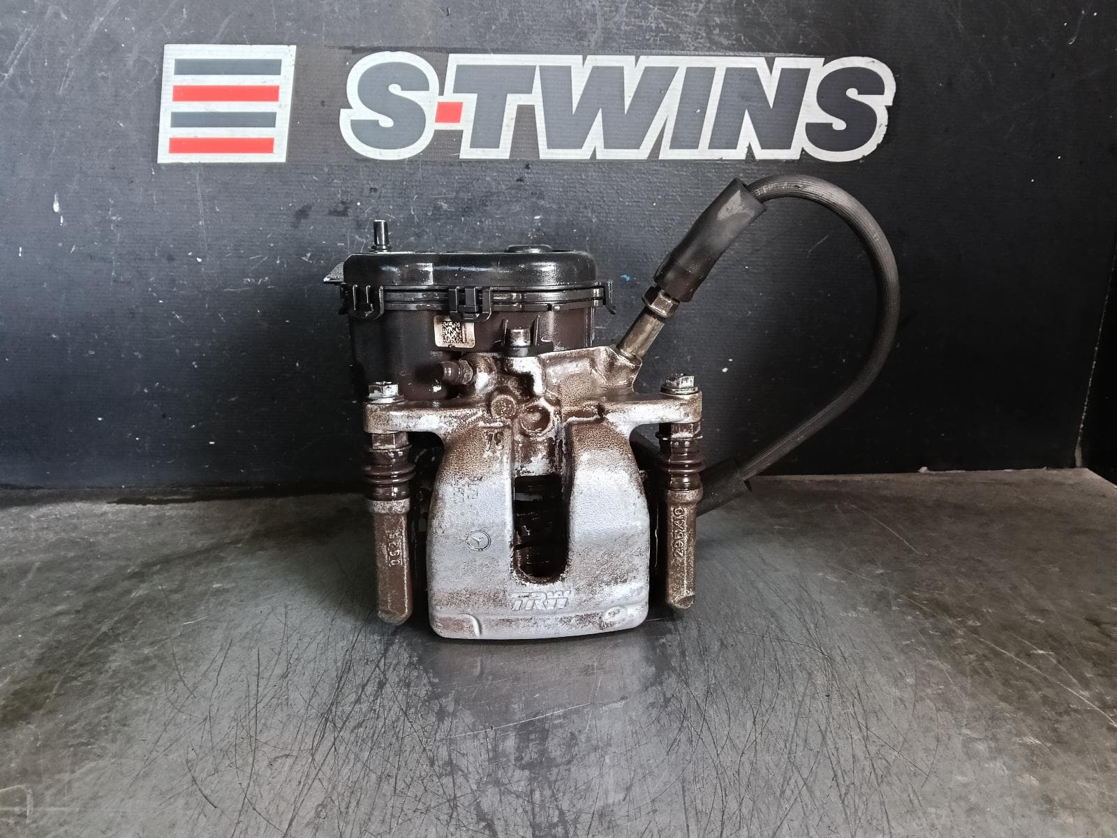Used auto part listing image: 2015 MERCEDES CLA CLASS CALIPER C117/X117, LH REAR, GREY, FWD, NON AMG, 09/13-02/19