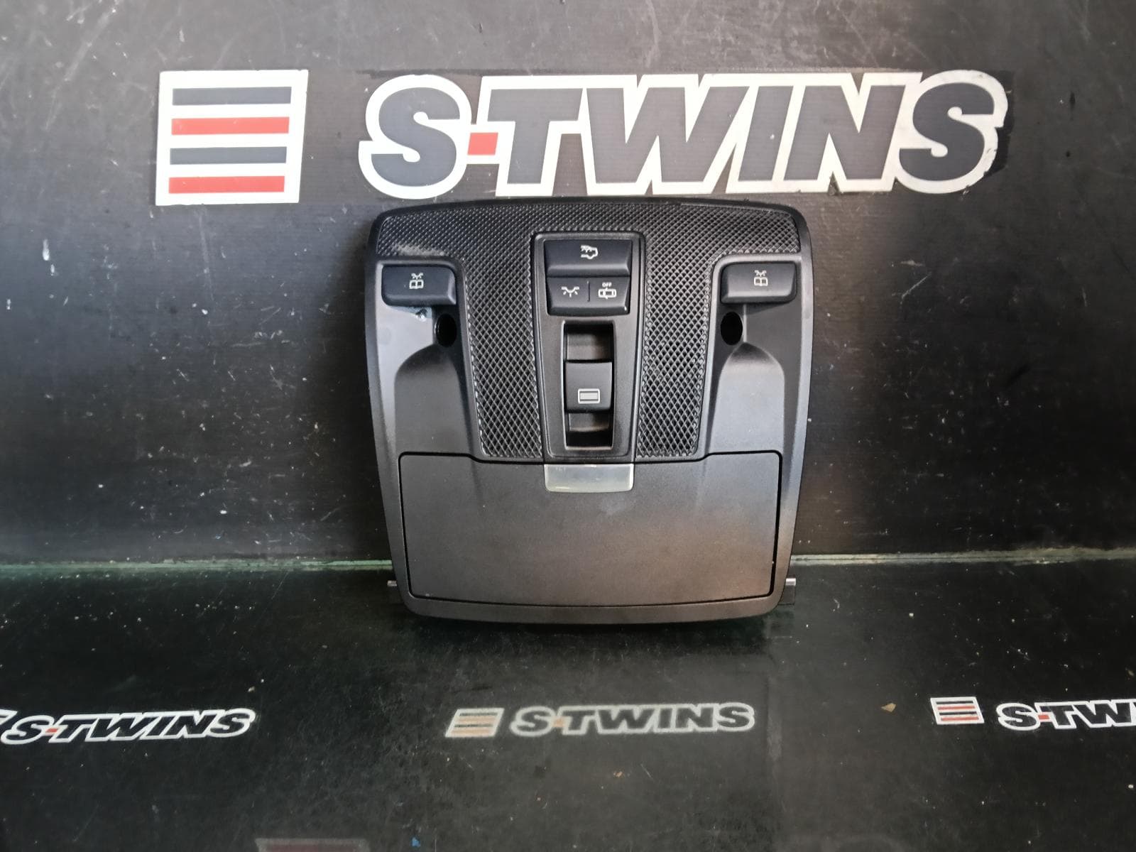 Used auto part listing image: 2015 MERCEDES CLA CLASS COURTESY LIGHT FRONT, W/ SUNROOF SWITCH TYPE, C117, 09/13-02/19