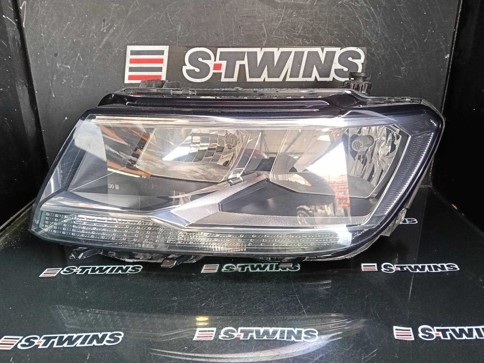 Used auto part listing image: 2017 VOLKSWAGEN TIGUAN LEFT HEADLAMP 5NA, HALOGEN TYPE, 06/16-05/21 0000399608