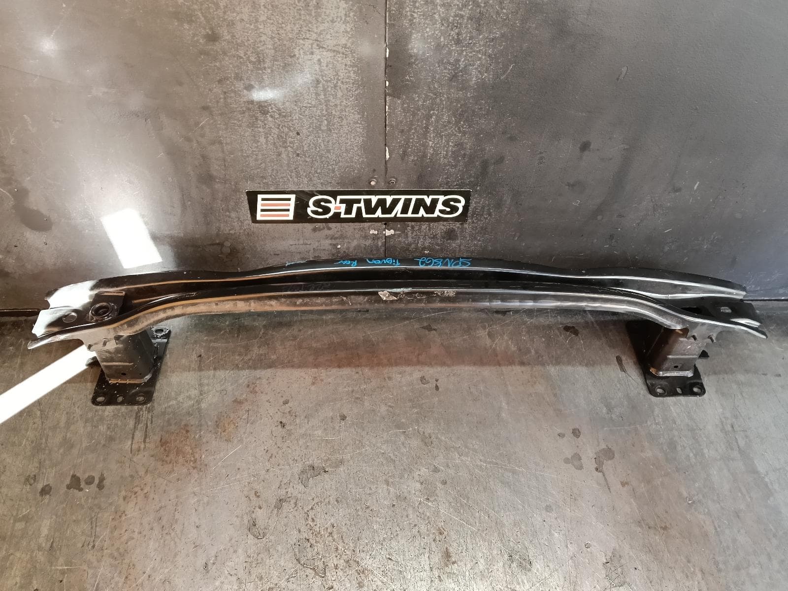 Used auto part listing image: 2017 VOLKSWAGEN TIGUAN R BAR BRACKET REINFO MAIN REINFORCEMENT, NON ALLSPACE, 5NA, 05/16-02/24 0000399623
