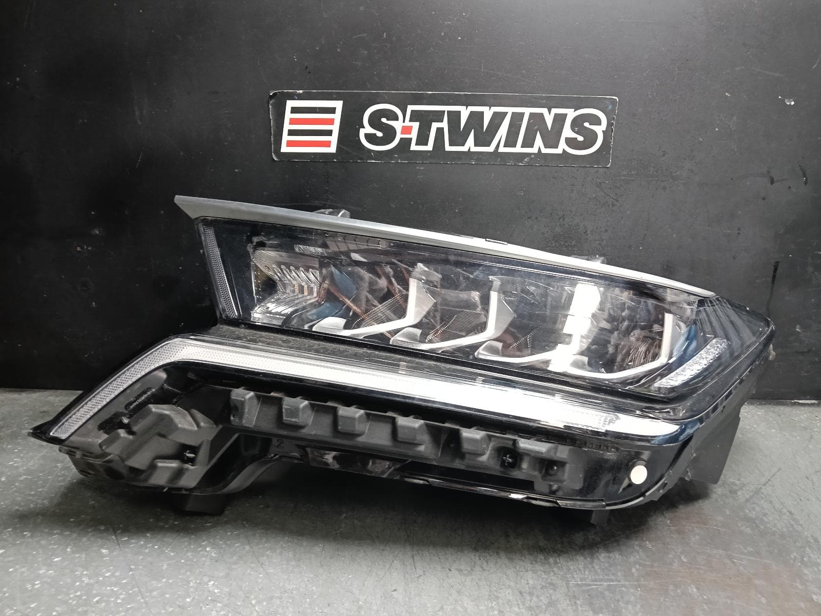 Used auto part listing image: 2023 KIA SORENTO LEFT HEADLAMP MQ4, W/ LED TYPE, 02/20-09/23 0000423144