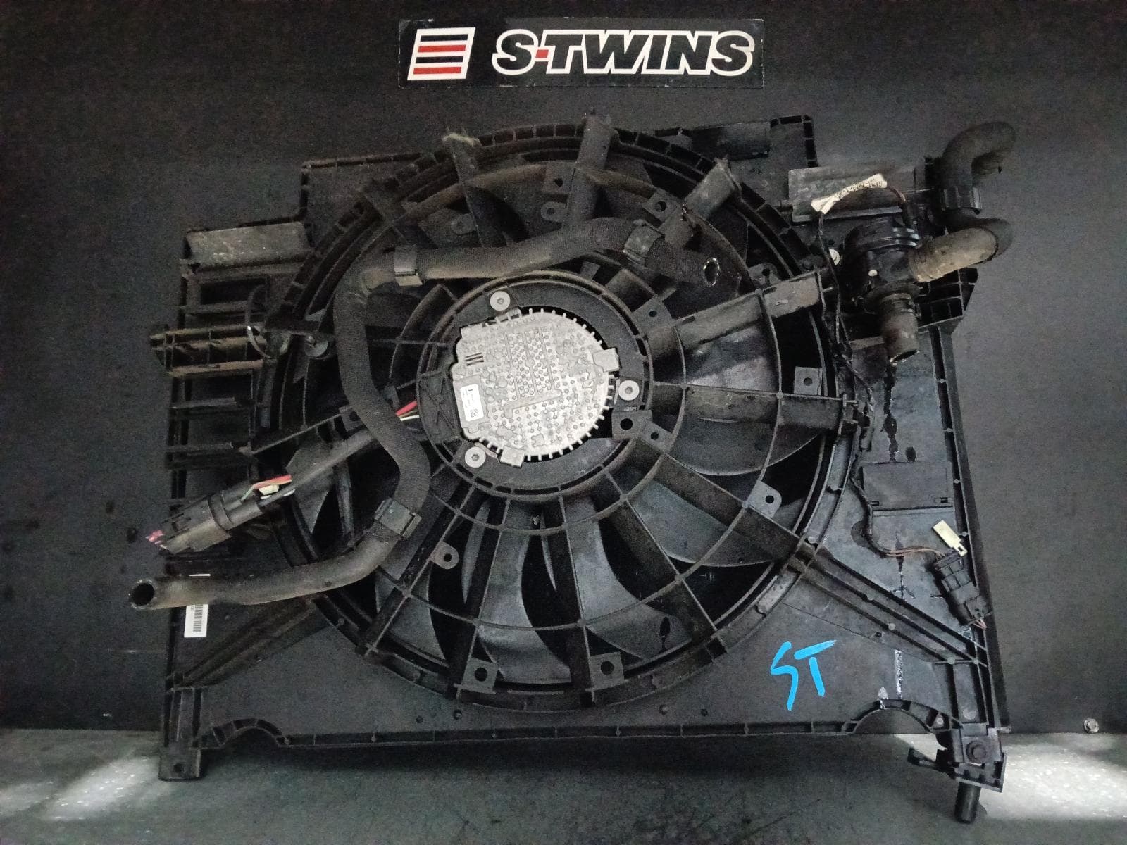 Used auto part listing image: 2018 LAND ROVER RANGEROVER VELAR FAN L560, RADIATOR FAN, DIESEL, 2.0, TURBO, AJ200, 05/17- 0000403101