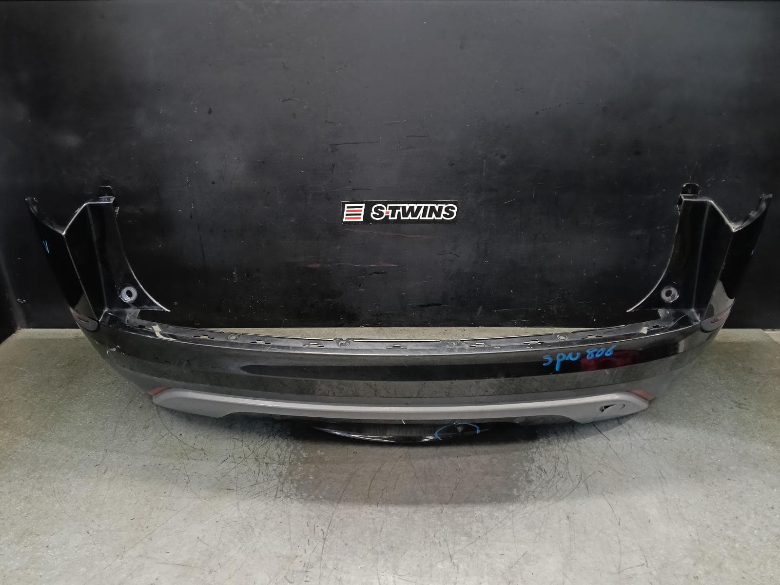 Used auto part listing image: 2018 LAND ROVER RANGEROVER VELAR REAR BUMPER L560, 05/17- 0000403230