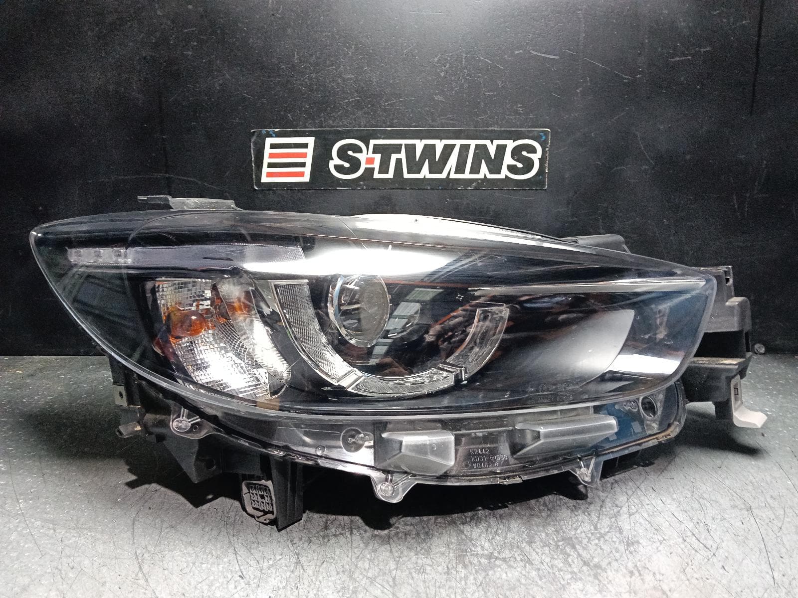 Used auto part listing image: 2016 MAZDA CX5 RIGHT HEADLAMP KE, AKERA, LED TYPE, KA3C, 01/15-12/16 0000404594