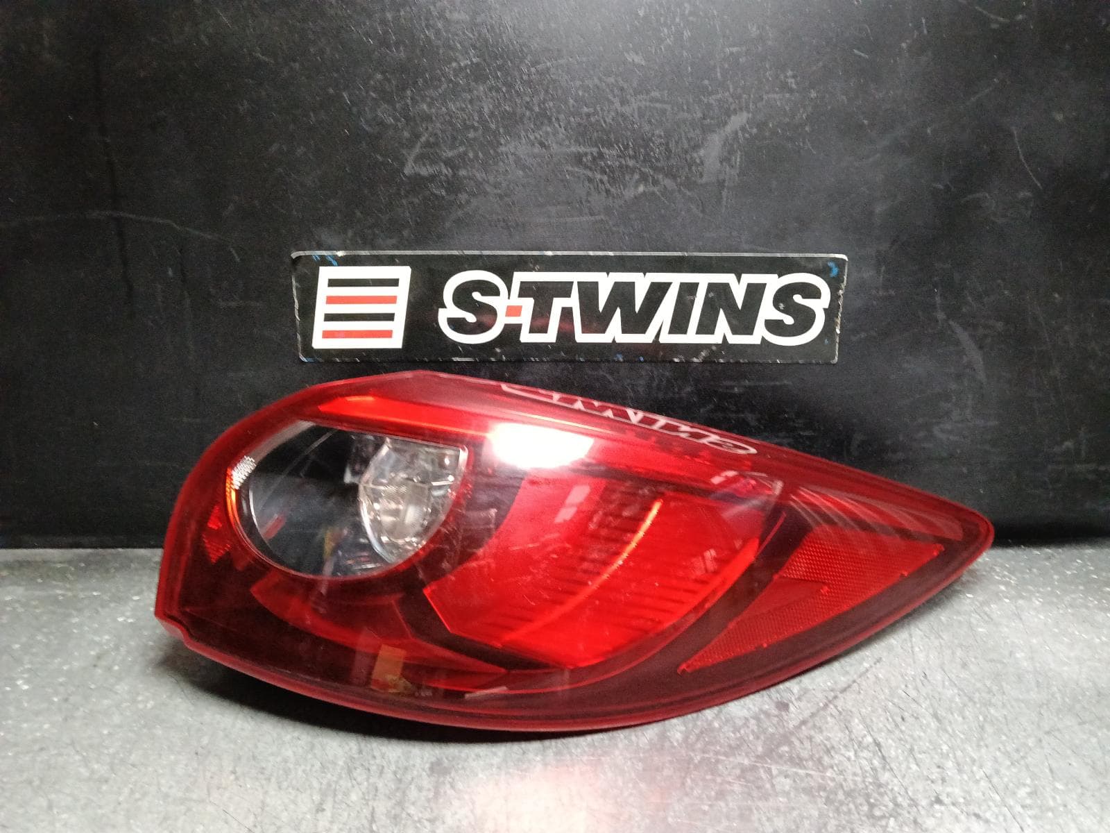 Used auto part listing image: 2016 MAZDA CX5 RIGHT TAILLIGHT KE, IN BODY, W/ LED TYPE, 12/14-12/16 0000404599