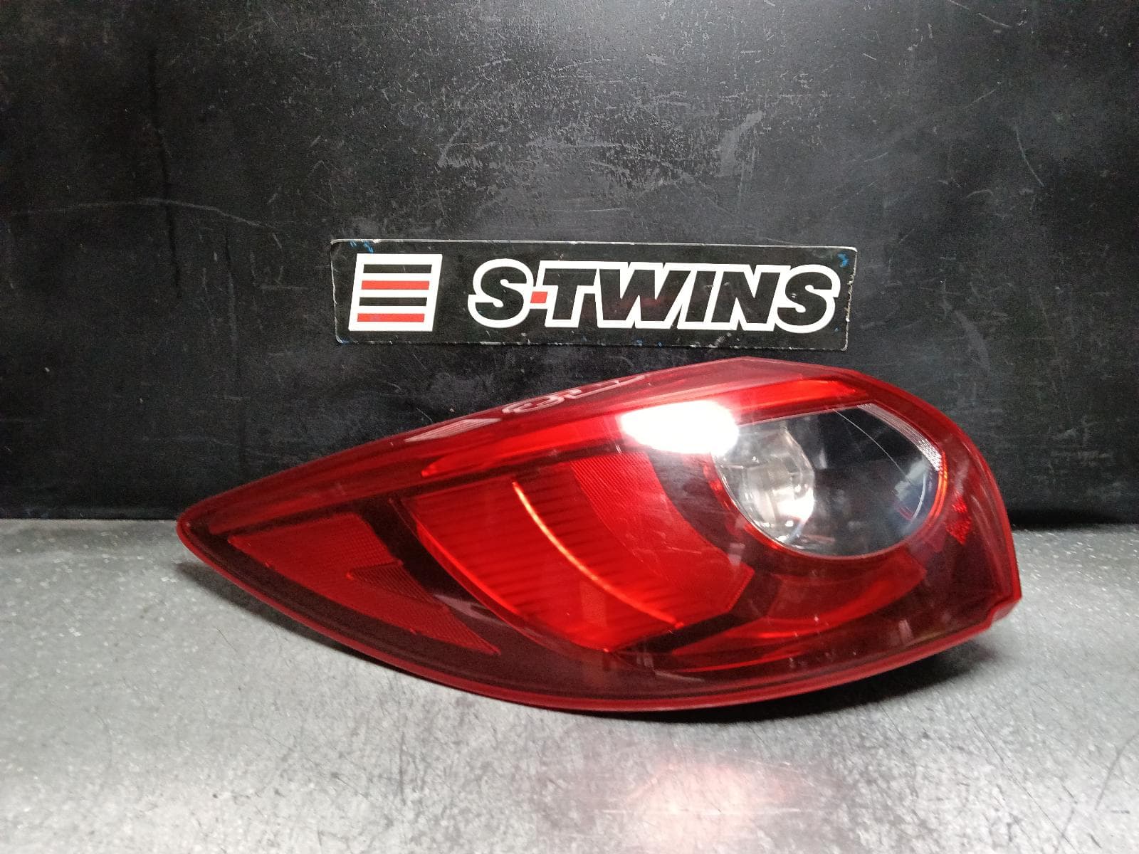 Used auto part listing image: 2016 MAZDA CX5 LEFT TAILLIGHT KE, IN BODY, W/ LED TYPE, 12/14-12/16 0000404600