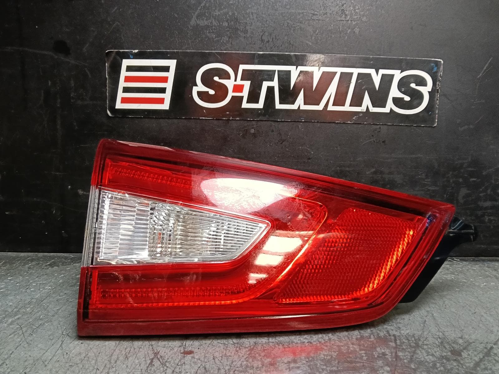 Used auto part listing image: 2016 NISSAN QASHQAI REAR GARNISH TAILGATE LAMP (RH SIDE), J11, 12/13-06/17 0000414683