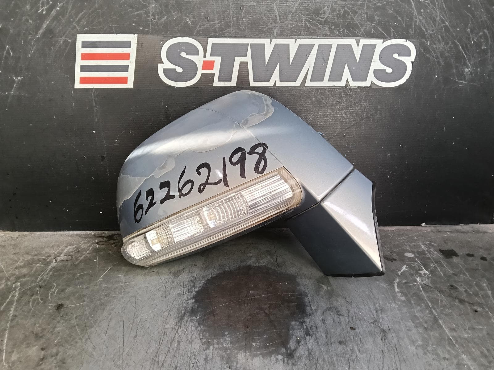 Used auto part listing image: 2013 HOLDEN CAPTIVA RIGHT DOOR MIRROR CG, HEATED, W/ INDICATOR TYPE, CAPTIVA 7 TYPE, 09/06-09/15 0000399318