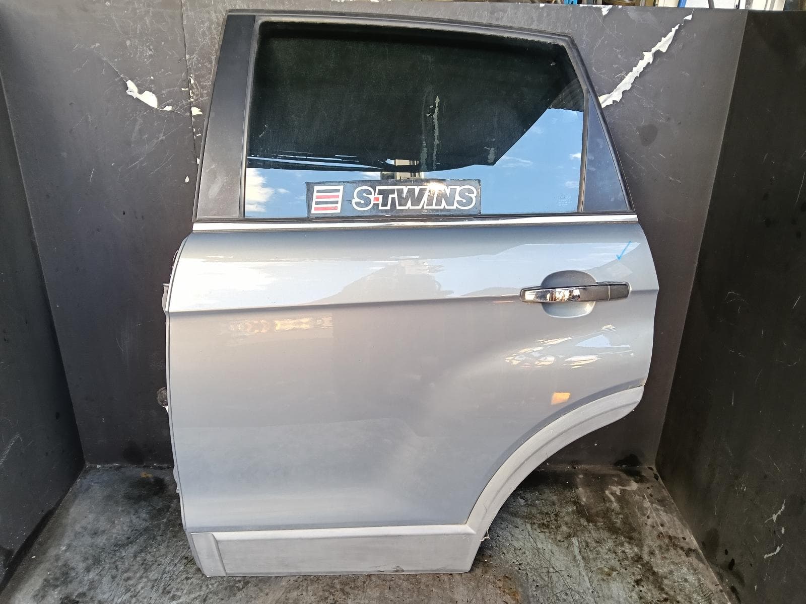 Used auto part listing image: 2013 HOLDEN CAPTIVA LEFT REAR DOOR SLIDING CG, CX/LX/SX/CAPTIVA 7 (4TH VIN = C), 09/06-11/13 0000399227