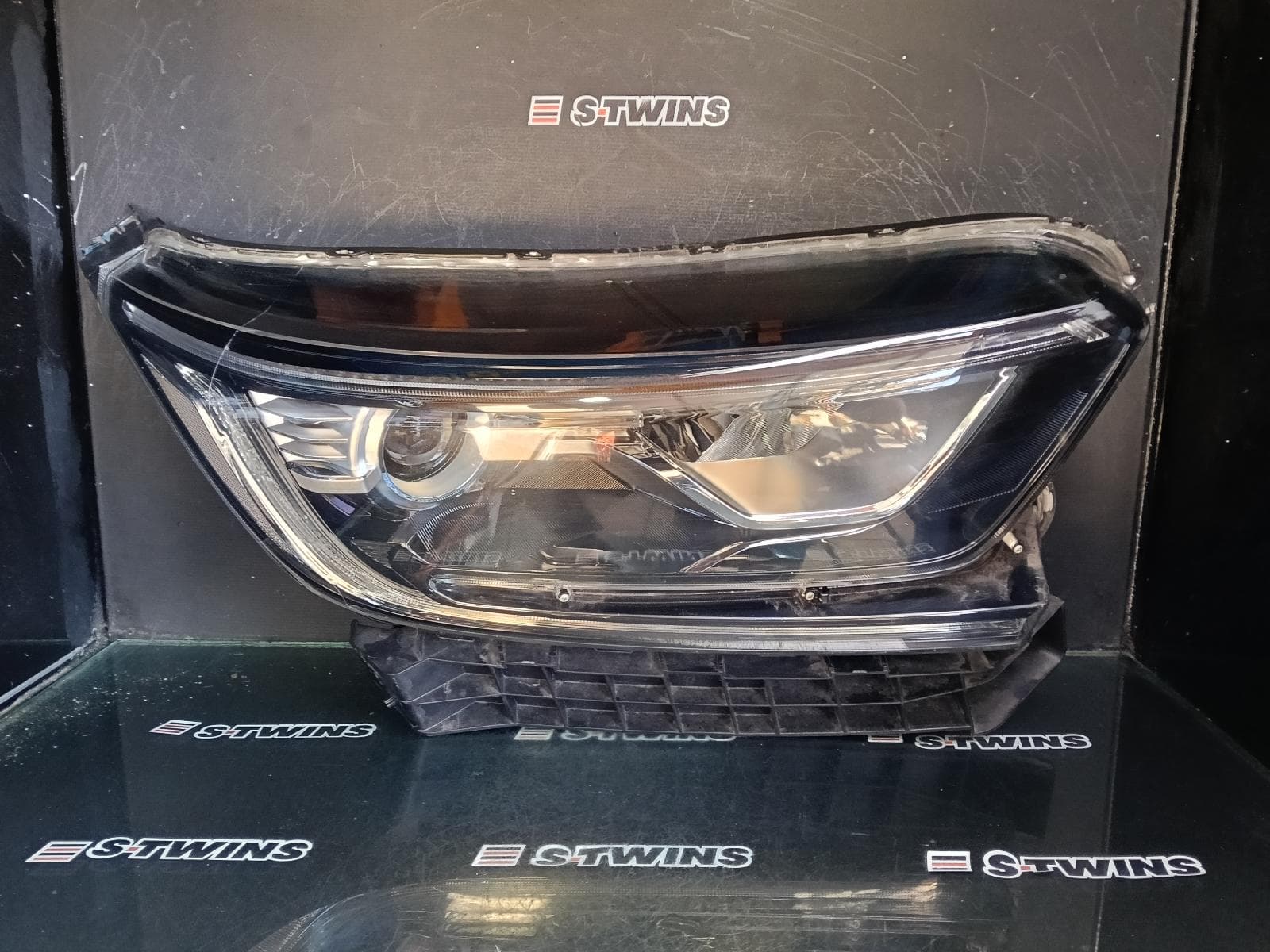 Used auto part listing image: 2021 HONDA CRV RIGHT HEADLAMP RW, HALOGEN TYPE, 05/17-08/23 0000406446