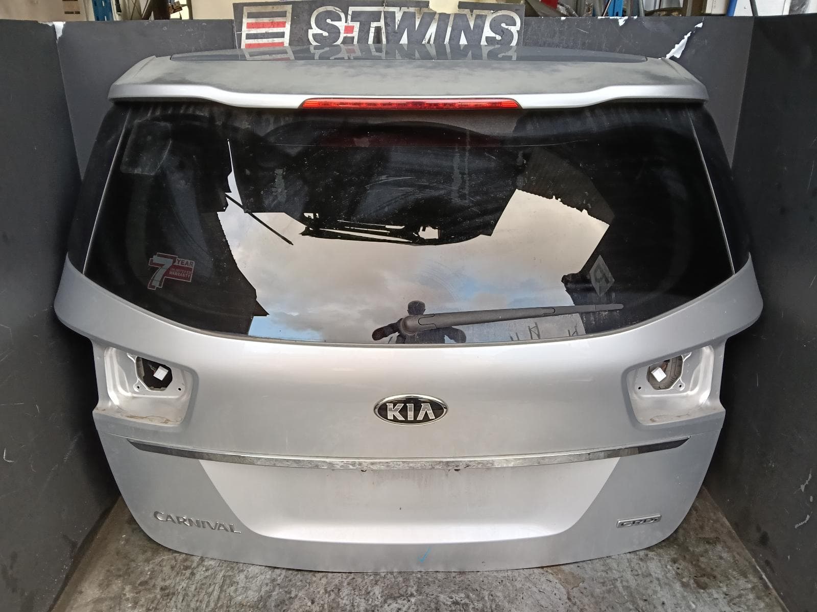Used auto part listing image: 2018 KIA CARNIVAL/GRAND CARNIVAL BOOTLID TAILGATE TAILGATE, YP, S/Si, STANDARD TYPE, 12/14-10/20 0000400400