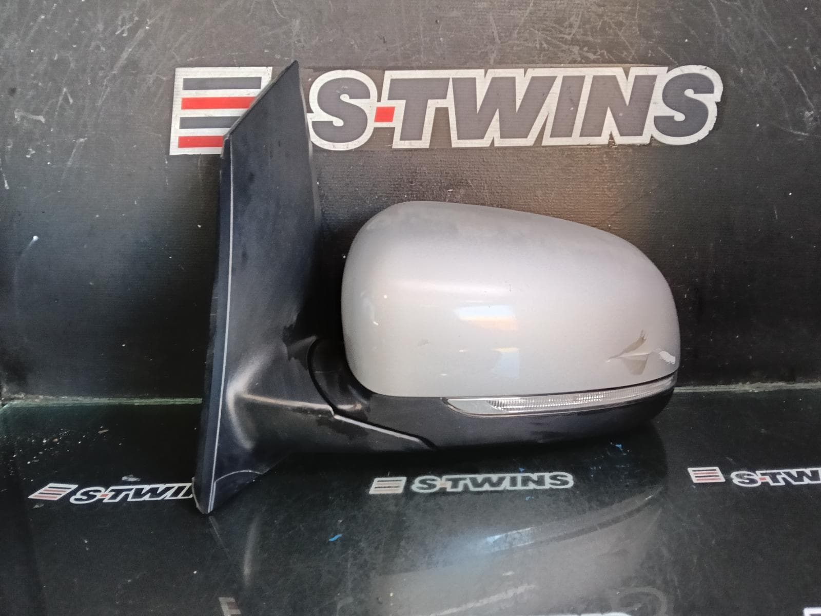 Used auto part listing image: NEW 2018 KIA CARNIVAL/GRAND CARNIVAL LEFT DOOR MIRROR YP, MANUAL FOLD TYPE, 12/14-10/20 0000400599