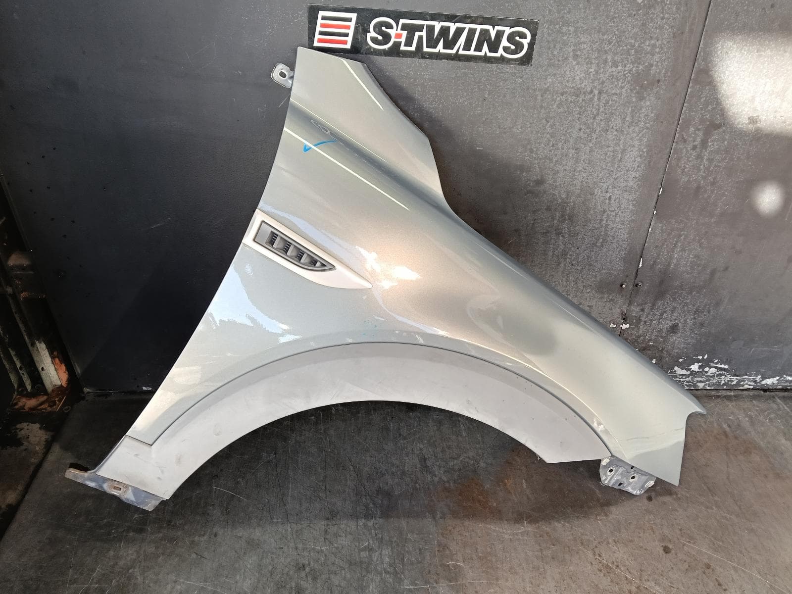 Used auto part listing image: 2013 HOLDEN CAPTIVA RIGHT GUARD CG, CAPTIVA 7 (VIN KL3C), 01/11-09/15 0000399078