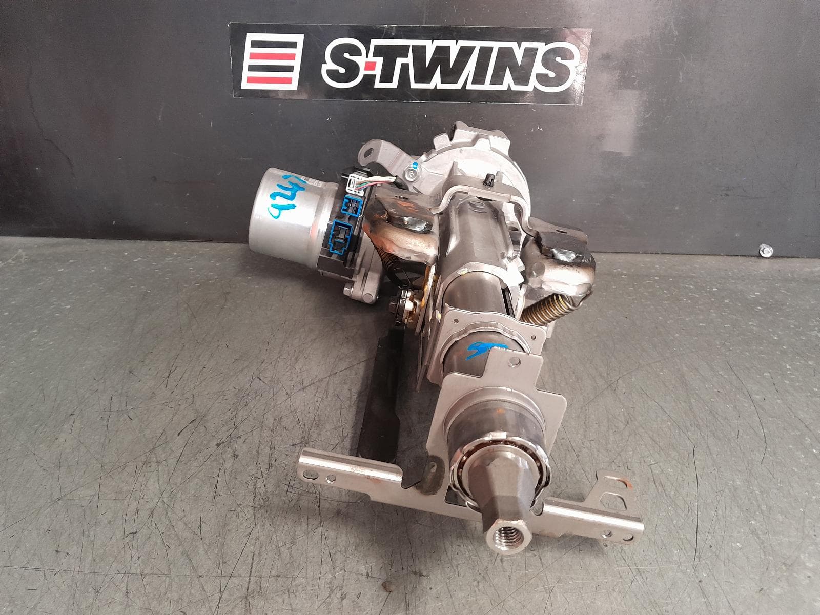 Used auto part listing image: 2021 MAZDA CX30 STEERING COLUMN DM, 10/19- 0000358763