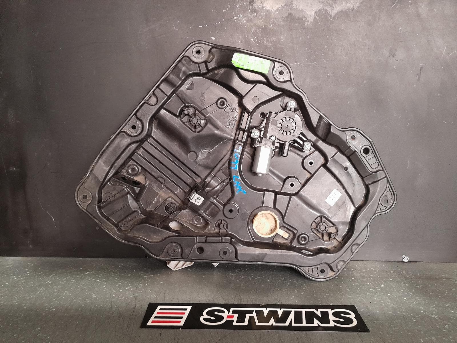 Used auto part listing image: 2022 JEEP WRANGLER LEFT REAR WND REG MOTOR JL, 08/18- 0000340974