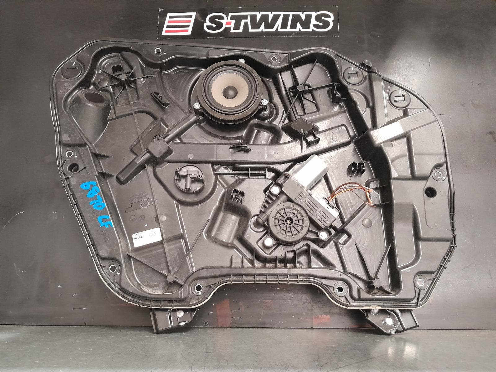 Used auto part listing image: 2022 BMW 1 SERIES LEFT FRONT WINDOW REG MOTOR F40, DOOR REG ASSY (REG AND MOTOR), 05/19-06/24 0000371160
