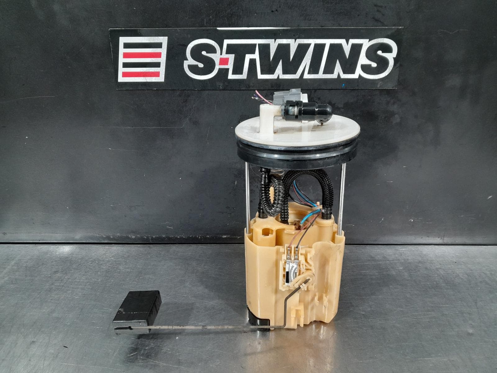 Used auto part listing image: 2012 NISSAN MAXIMA FUEL PUMP J32 06/09-09/14 0000306345