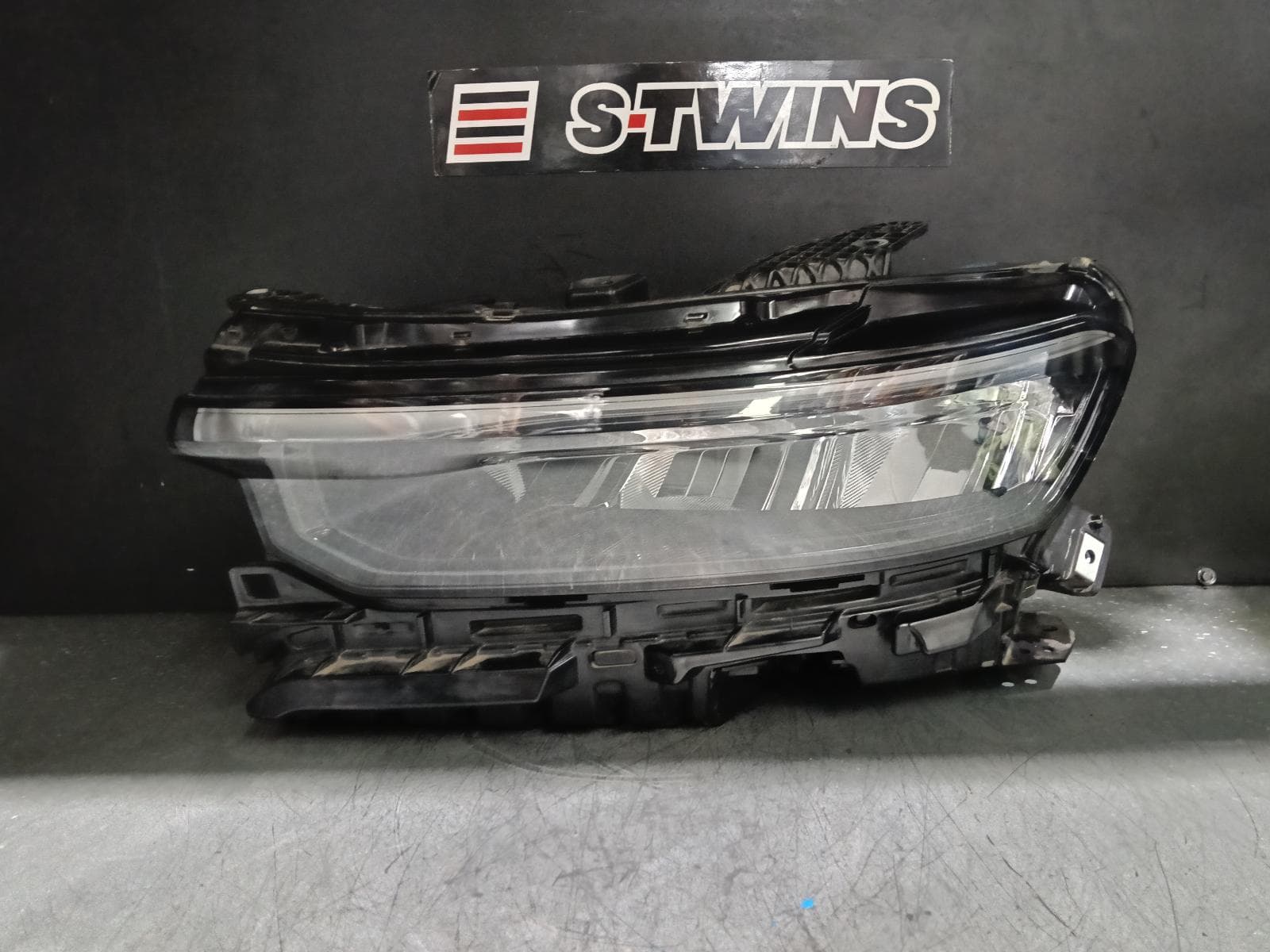 Used auto part listing image: 2023 JEEP GRANDCHEROKEE LEFT HEADLAMP WL, LED TYPE, W/ CORNERING & ADAPTIVE TYPE, 08/21-12/23 0000381685