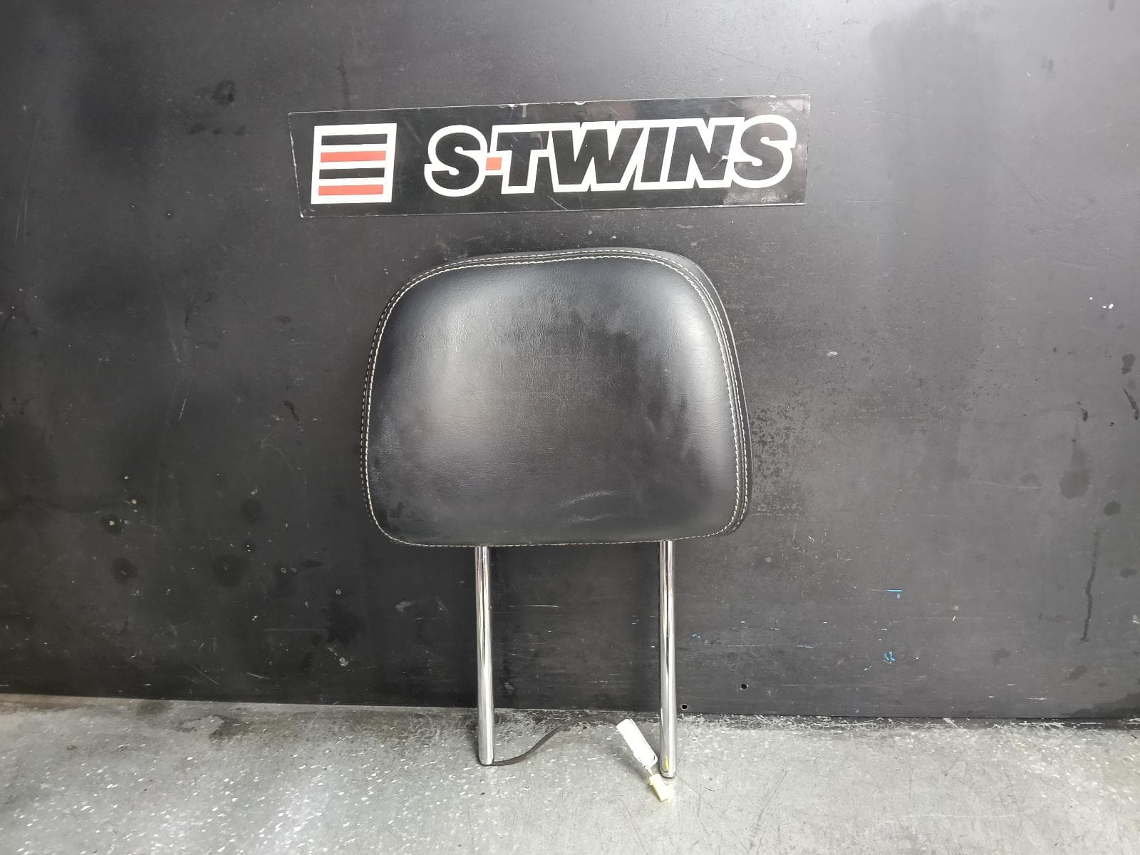Used auto part listing image: 2014 JEEP GRANDCHEROKEE HEADREST LH FRONT, LEATHER, WK, 10/10