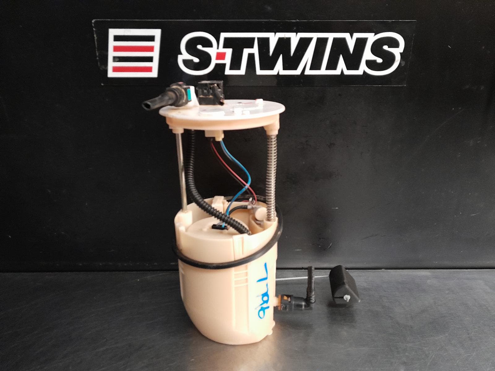 Used auto part listing image: 2016 SUZUKI VITARA FUEL PUMP PUMP & SENDER, PETROL, 2.4, GRAND VITARA, JT, 08/08-12/18 0000288028