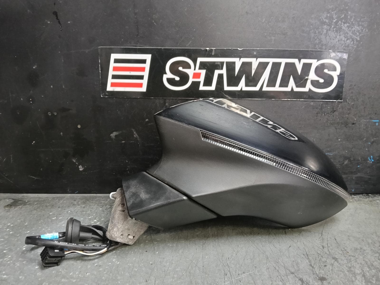Used auto part listing image: 2024 MG MG4 LEFT DOOR MIRROR MEH32, MANUAL FOLD, BLACK TYPE, 03/23- 0000427946
