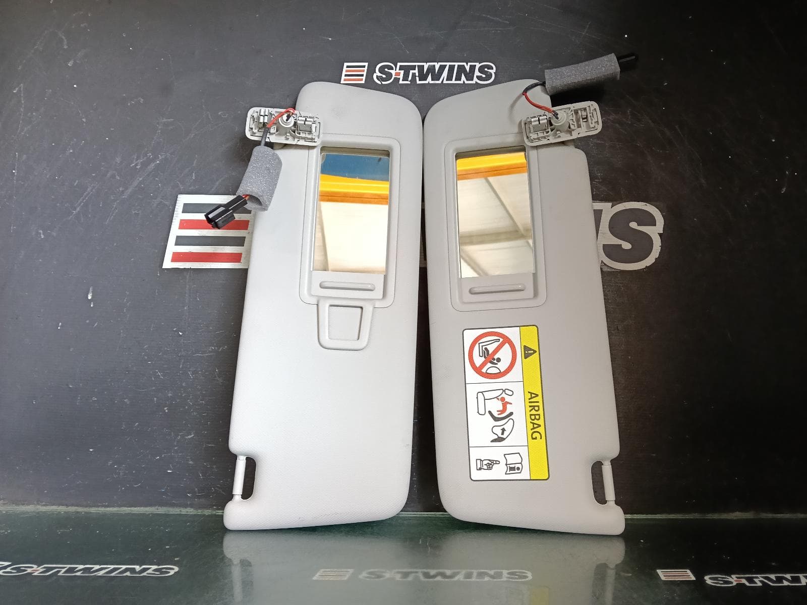 Used auto part listing image: 2025 AUDI Q3 SUNVISOR F3, PAIR, 03/19- 0000426765