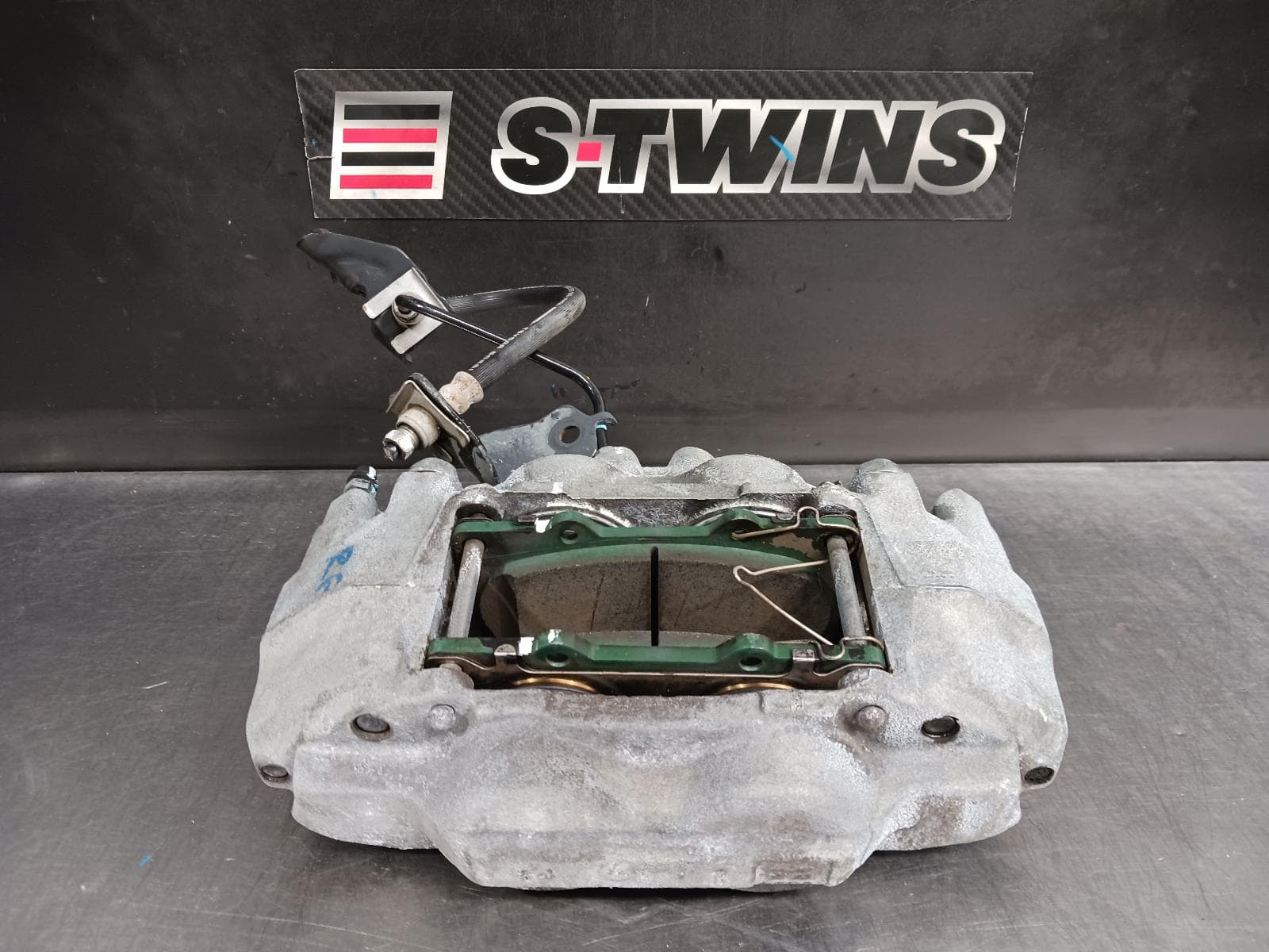 Used auto part listing image: 2021 TOYOTA HILUX CALIPER RH FRONT, 13WD CALIPER CASTING NUMBER, 2WD/4WD, HI RIDE, 06/15- 0000243920