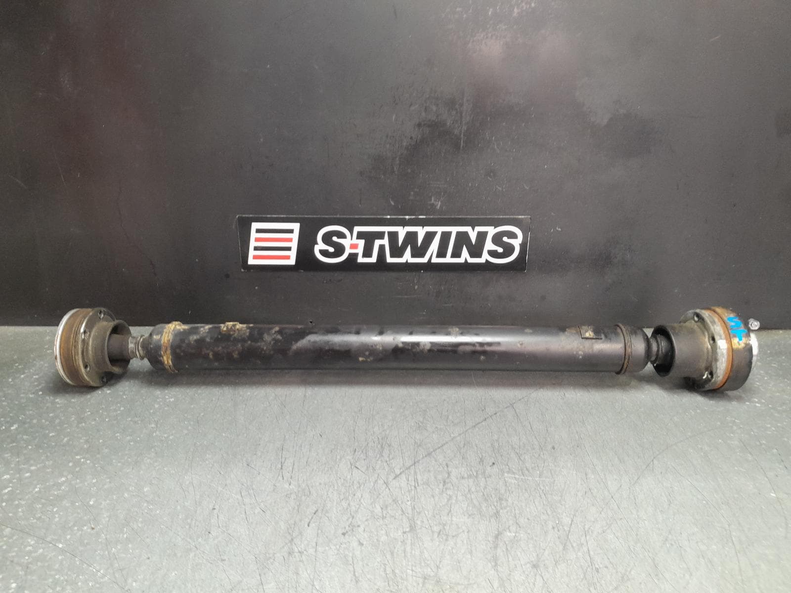 Used auto part listing image: 2013 SUZUKI VITARA FRONT PROP SHAFT AUTO T/M, 4WD, PETROL, 2.4, J24B, GRAND VITARA, JT, 08/08-12/18 0000359821