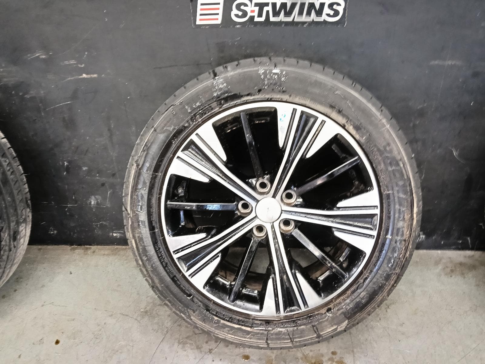 Used auto part listing image: 2018 MITSUBISHI ECLIPSE CROSS WHEEL MAG FACTORY, 18X7IN, 10 SINGLE SPOKE, BI-COLOUR, YA, 11/17-09/20