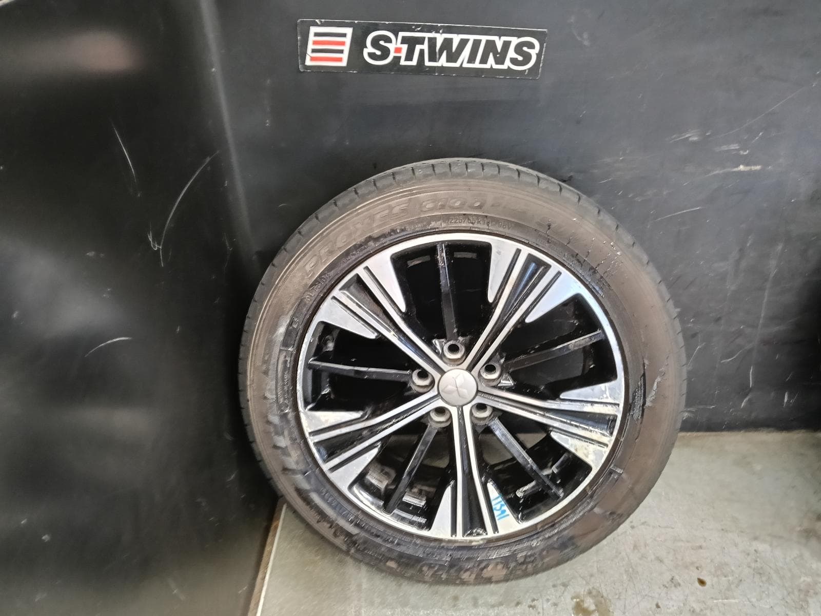 Used auto part listing image: 2018 MITSUBISHI ECLIPSE CROSS WHEEL MAG FACTORY, 18X7IN, 10 SINGLE SPOKE, BI-COLOUR, YA, 11/17-09/20