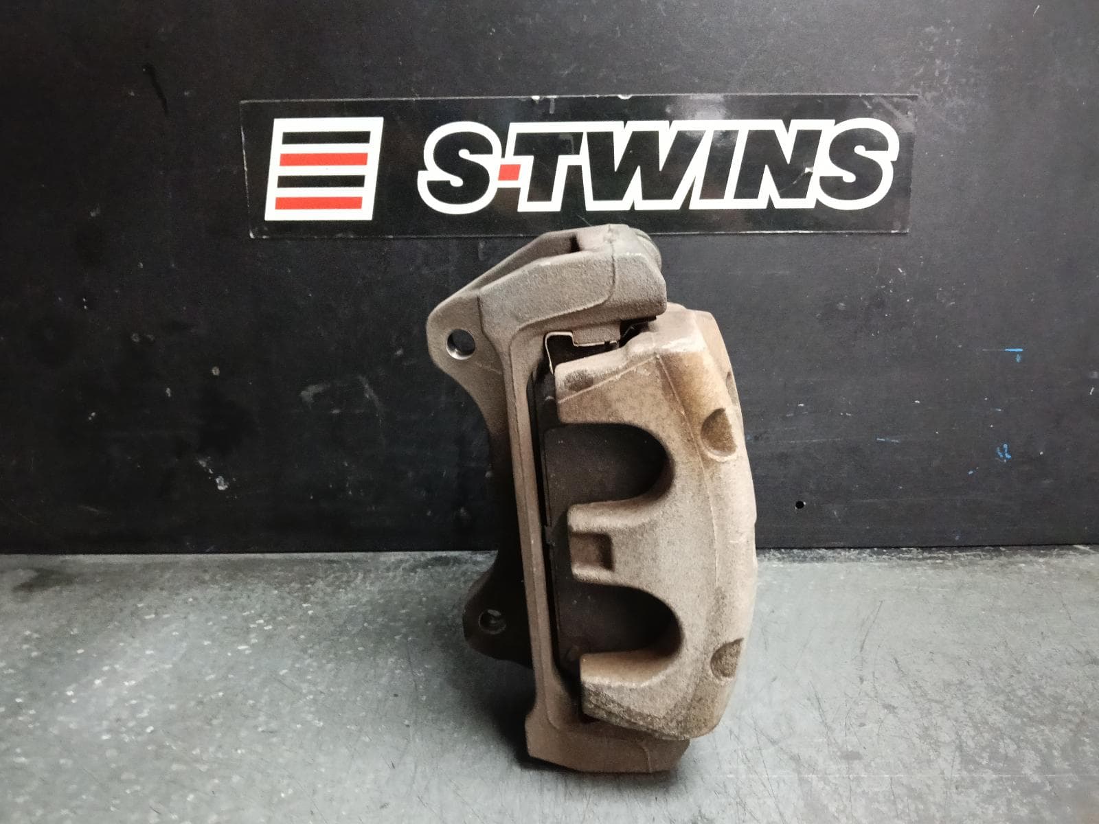 Used auto part listing image: 2016 HOLDEN COMMODORE CALIPER LH FRONT, NON REDLINE TYPE, V6, VF II, 09/15-02/17
