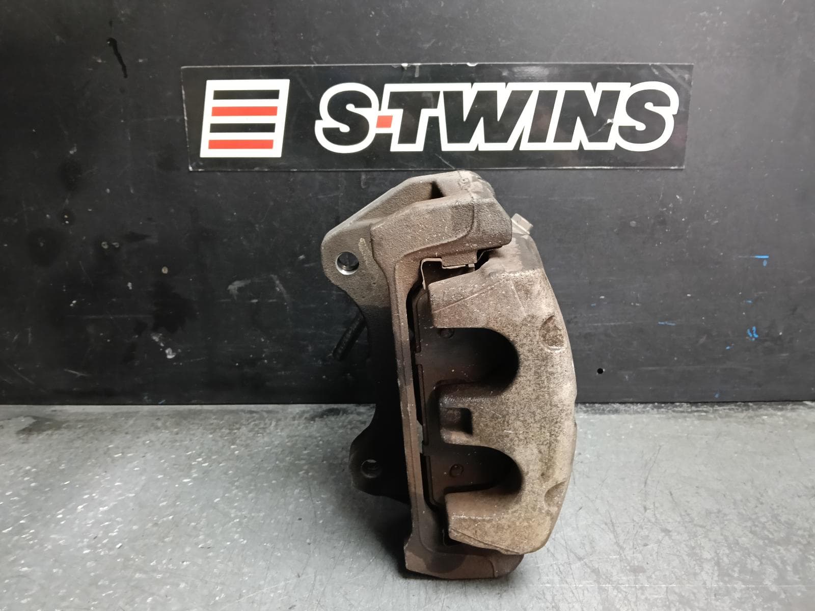 Used auto part listing image: 2016 HOLDEN COMMODORE CALIPER RH FRONT, NON REDLINE TYPE, V6, VF II, 09/15-12/17