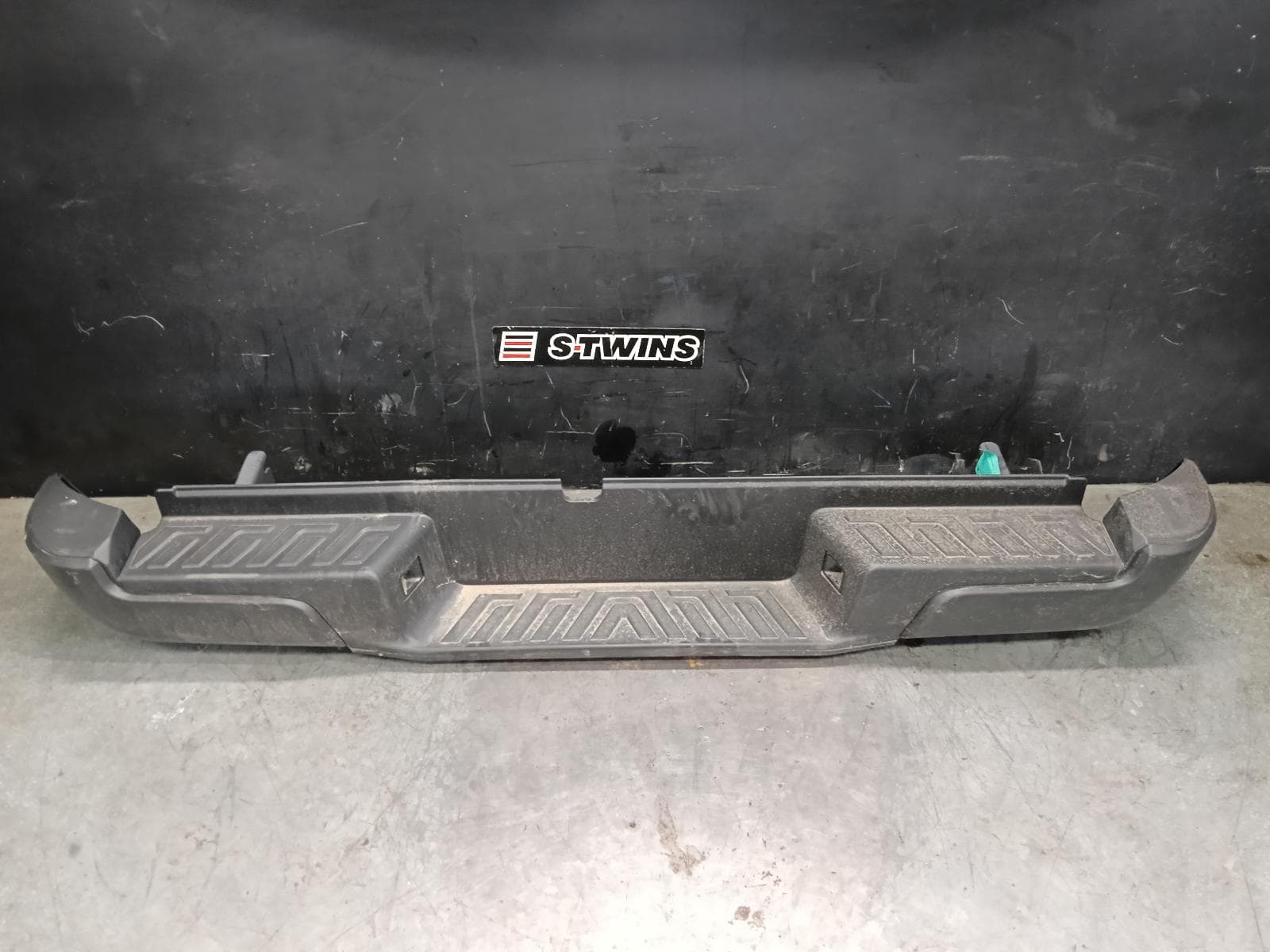 Used auto part listing image: 2023 NISSAN NAVARA REAR BUMPER NP300, BUMPER BAR, NON PARK SENSOR TYPE, BLACK, 12/20- 0000392491
