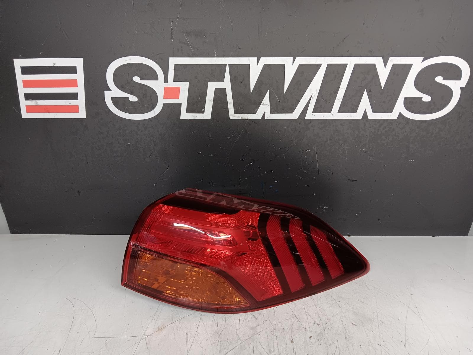 Used auto part listing image: 2018 HYUNDAI TUCSON RIGHT TAILLIGHT IN BODY, TL, ACTIVE X/GO/ELITE, NON LED TYPE, 06/18-01/21 0000310383