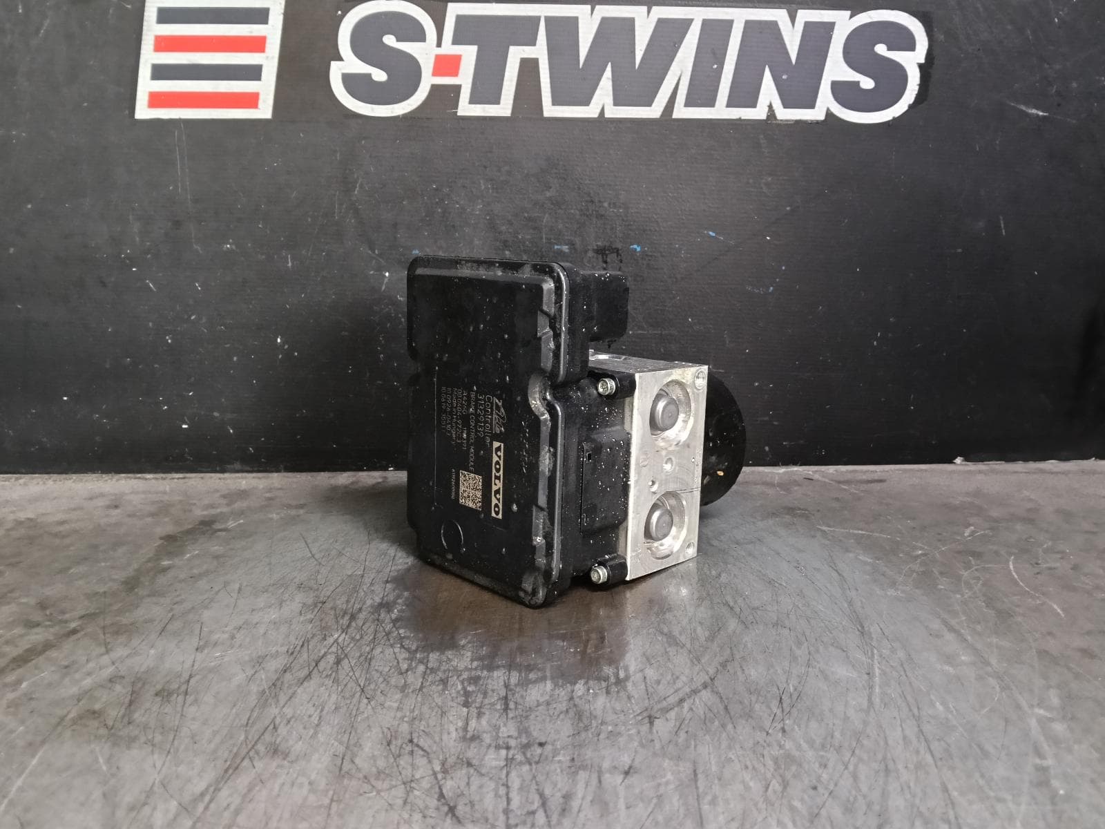 Used auto part listing image: 2011 VOLVO XC60 ABS PUMP MODULATOR DZ, P/N 31329140, 02/09-04/17 0000386402