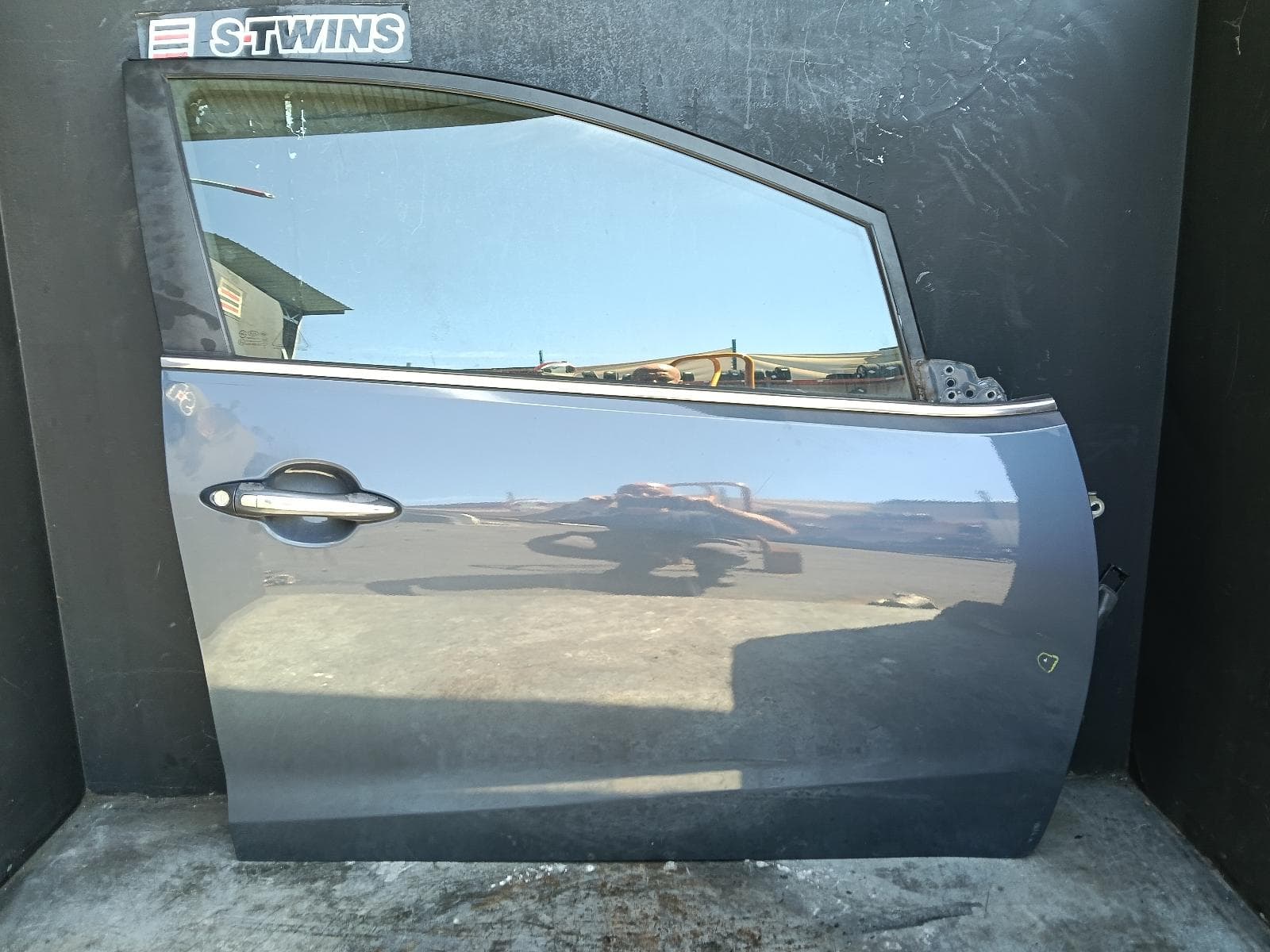 Used auto part listing image: 2017 KIA CERATO RIGHT FRONT DOOR YD, SEDAN/HATCH, 04/13-05/18