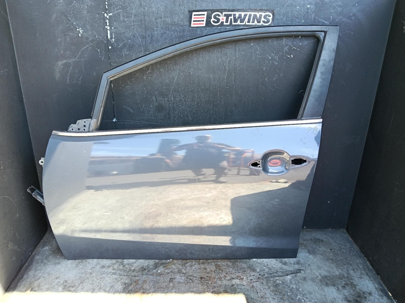 Used auto part listing image: 2017 KIA CERATO LEFT FRONT DOOR YD, SEDAN/HATCH, 04/13-05/18