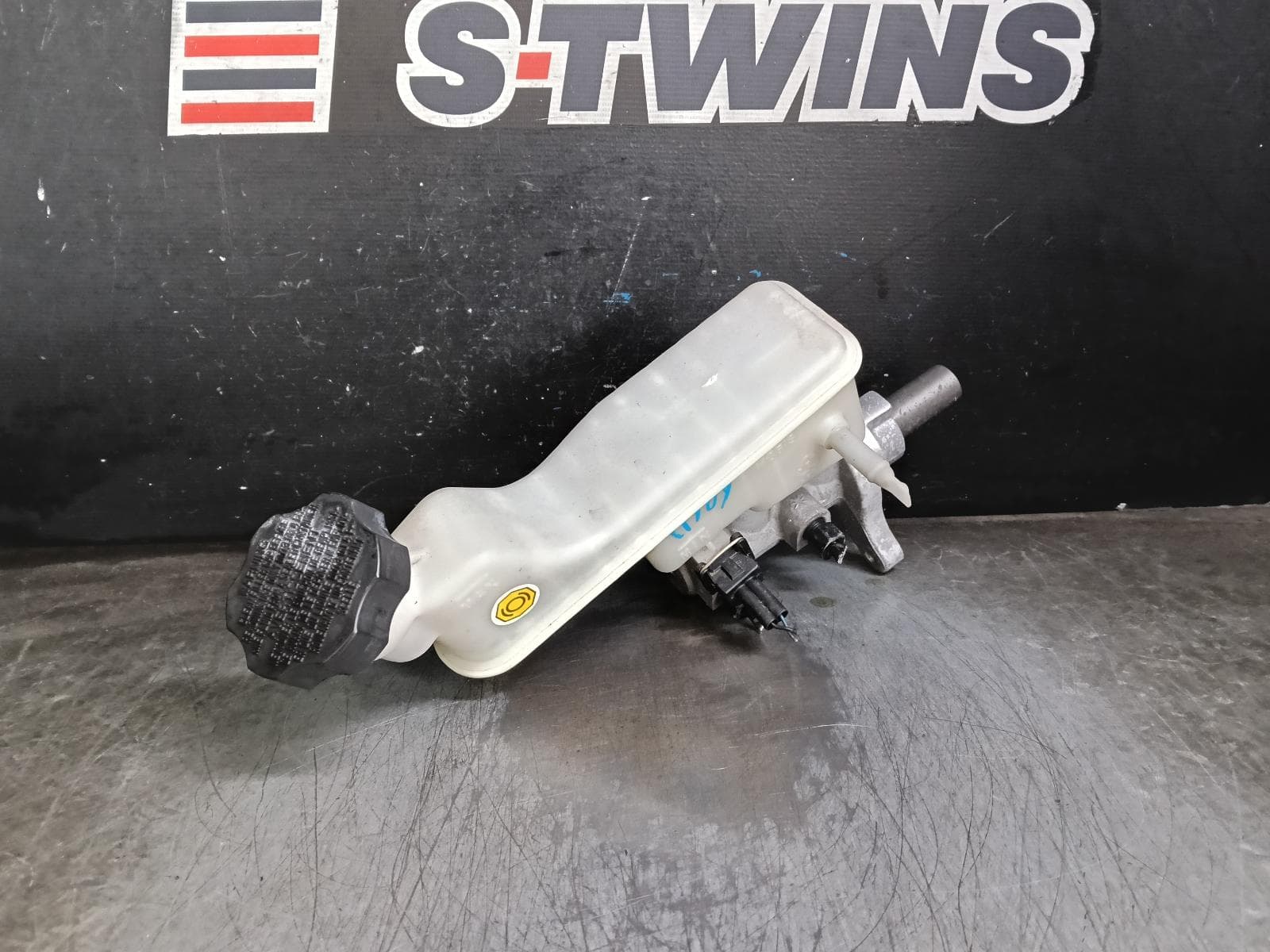 Used auto part listing image: 2017 KIA CERATO MASTER CYLINDER YD, 04/13-05/18