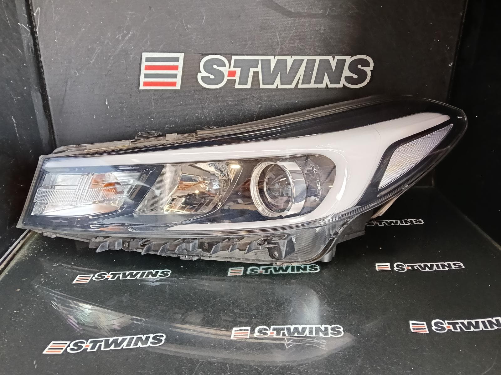 Used auto part listing image: 2017 KIA CERATO LEFT HEADLAMP YD, W/ HALOGEN TYPE, 03/16-05/18