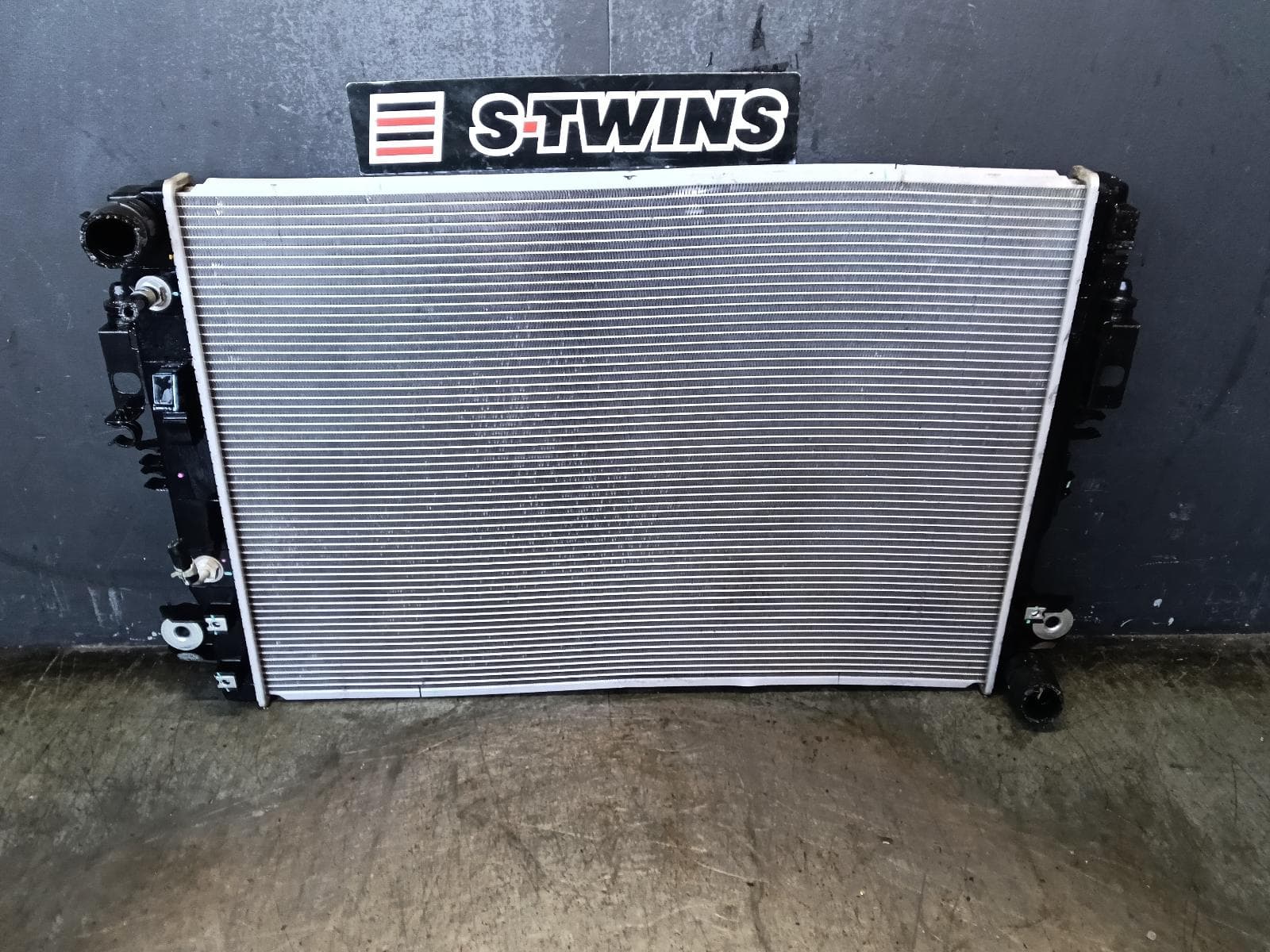 Used auto part listing image: 2024 NISSAN NAVARA RADIATOR NP300, AUTO, 2.3, DIESEL, 04/15-01/26