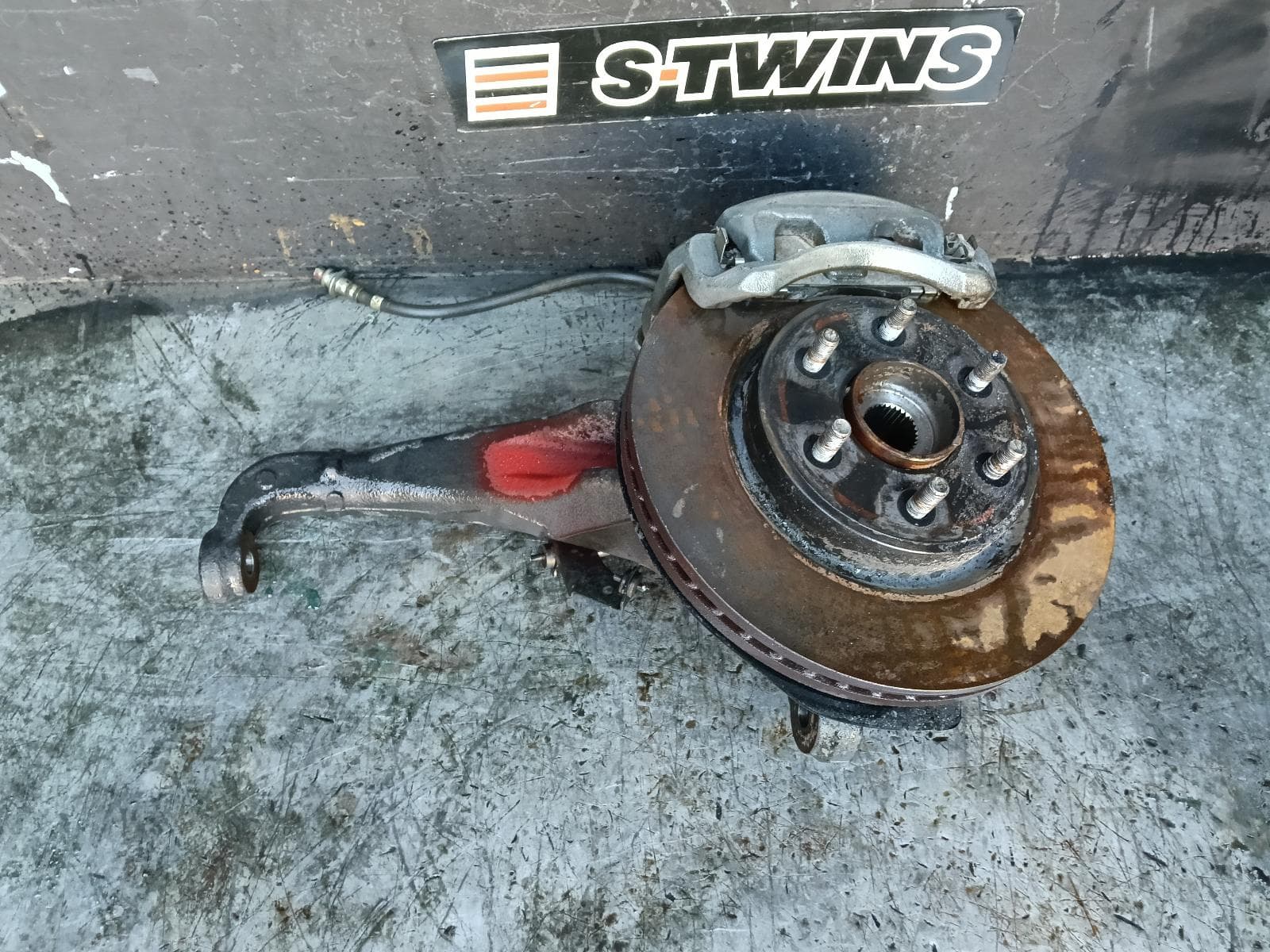 Used auto part listing image: 2024 NISSAN NAVARA LEFT FRONT HUB ASSEMBLY NP300, 2WD, 04/15-01/26
