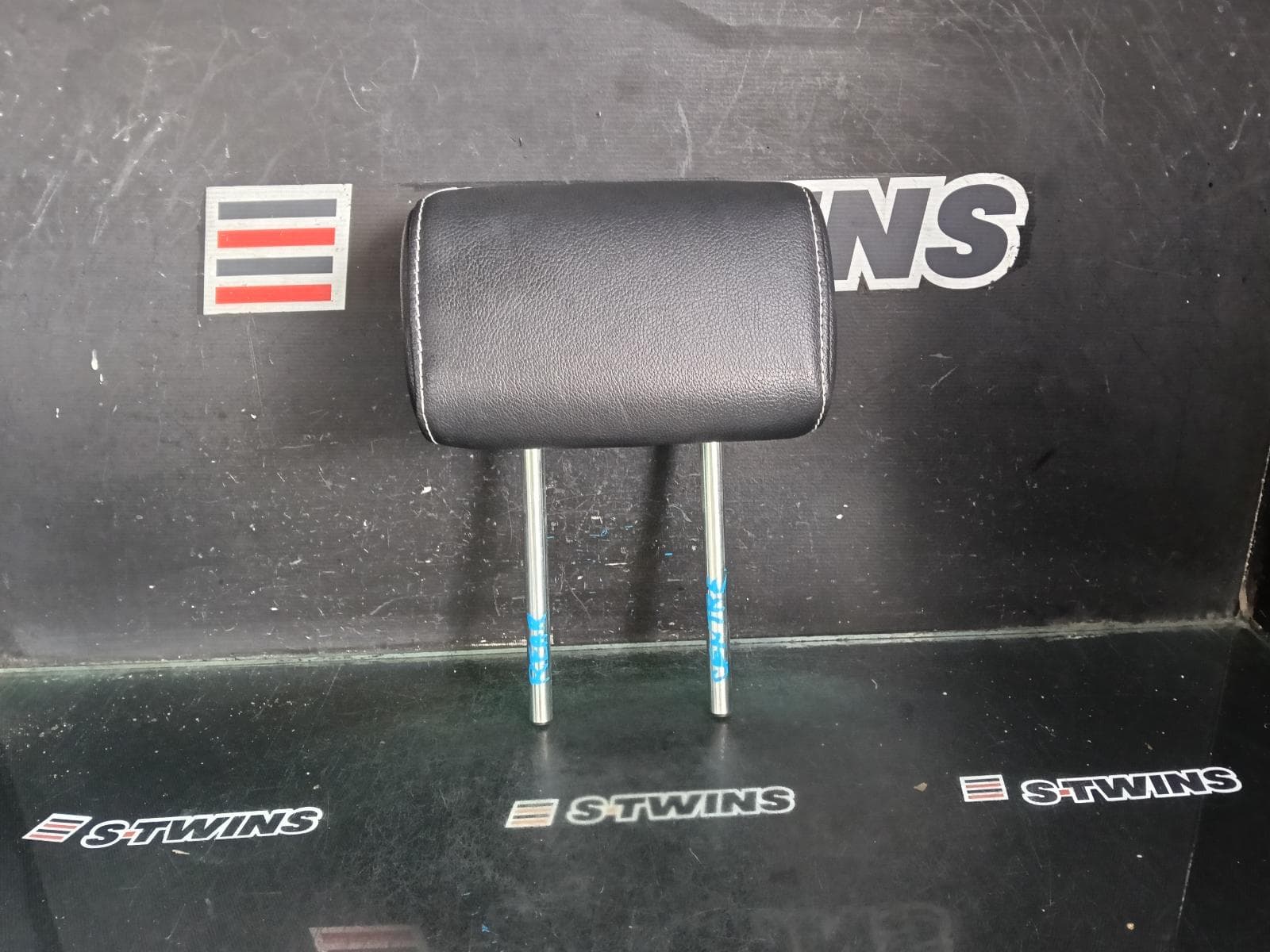 Used auto part listing image: 2024 NISSAN NAVARA HEADREST CENTRE REAR, LEATHER, NP300, WARRIOR TYPE, 11/19-01/26