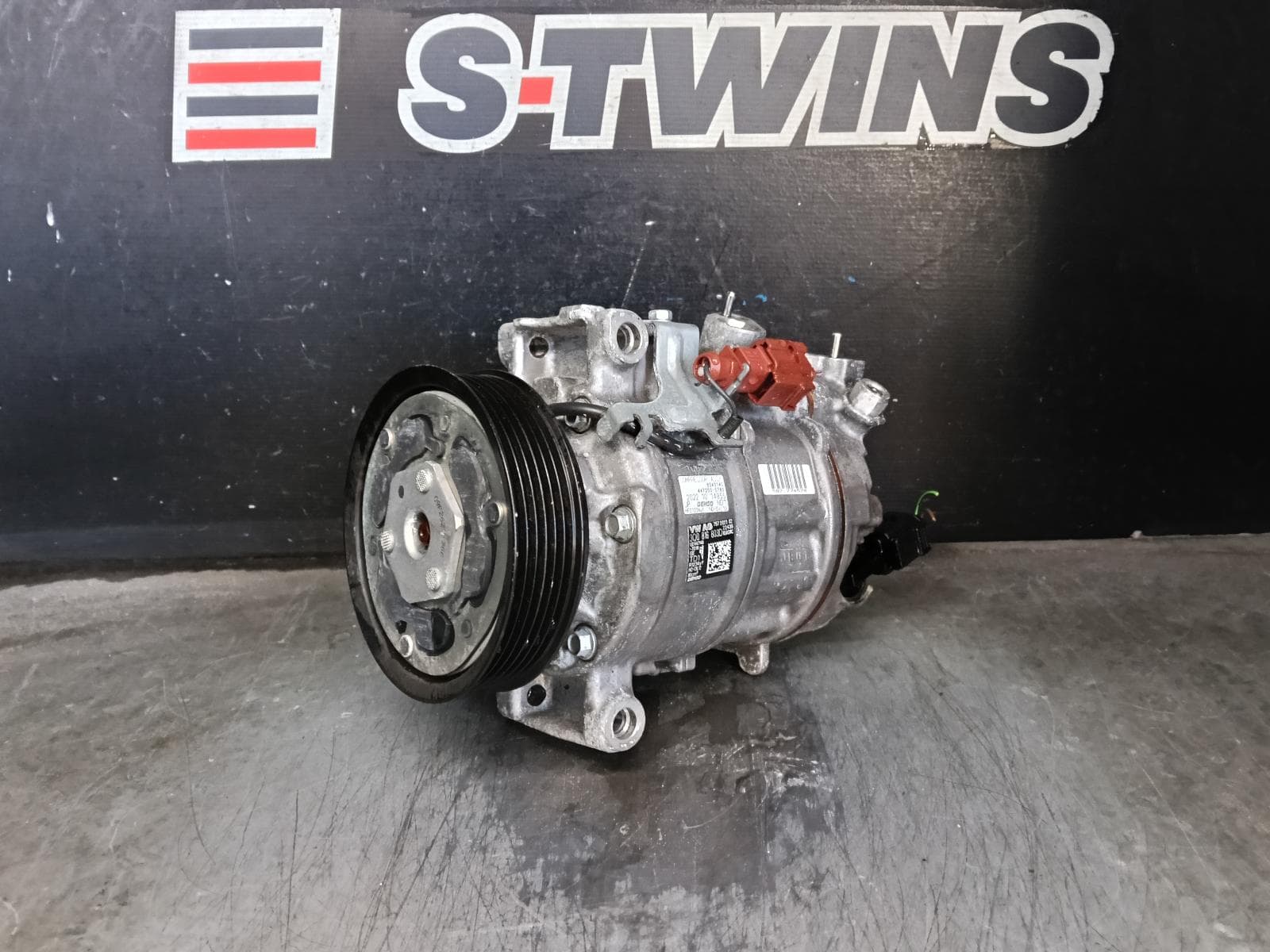 Used auto part listing image: 2023 VOLKSWAGEN GOLF A C COMPRESSOR GEN 8, PETROL, 2.0, TURBO, DSFE CODE, 09/20