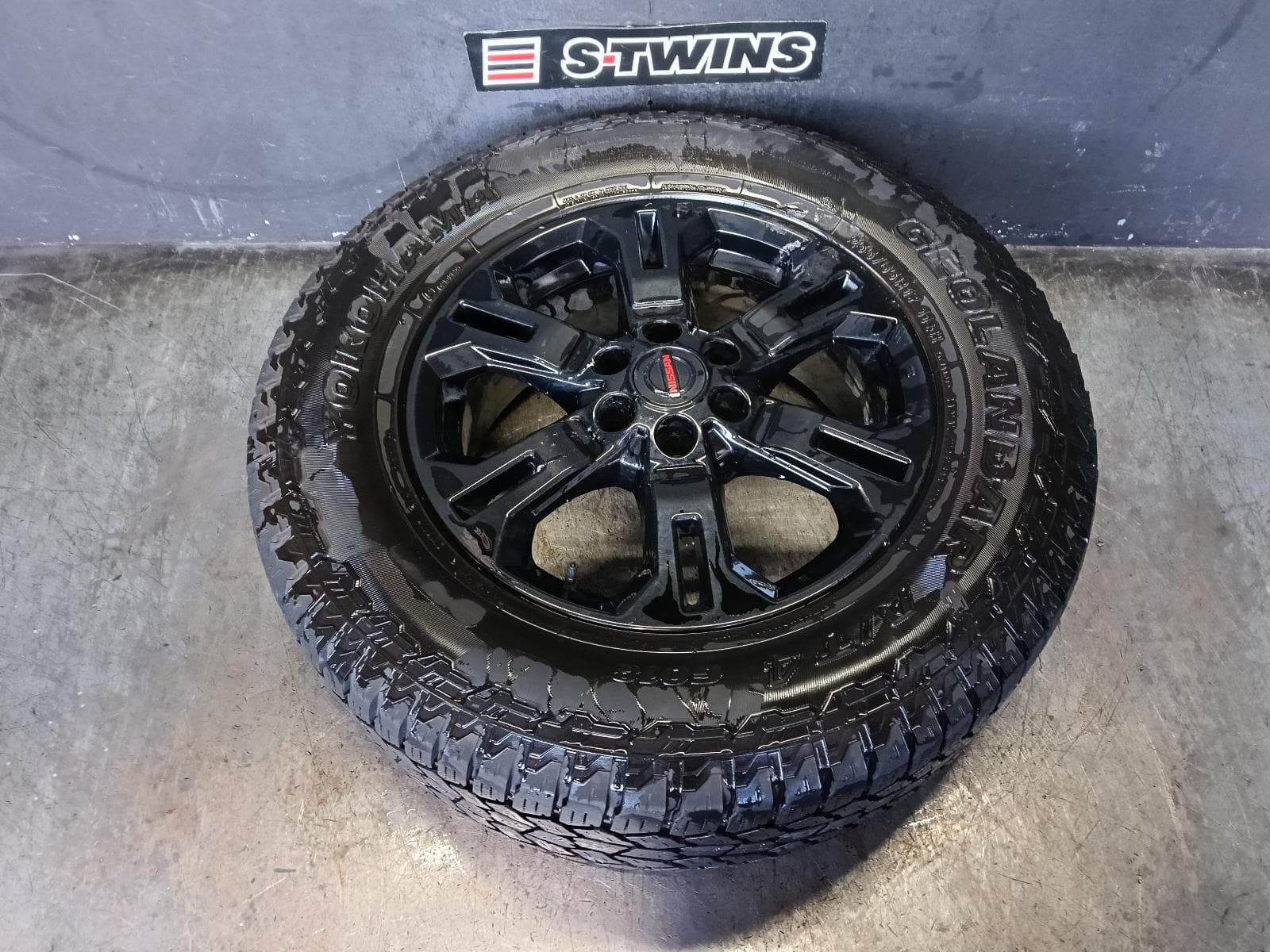 Used auto part listing image: 2024 NISSAN NAVARA WHEEL MAG NP300, FACTORY, 17X7IN, 6 SPOKE, BLACK, 12/20-01/26