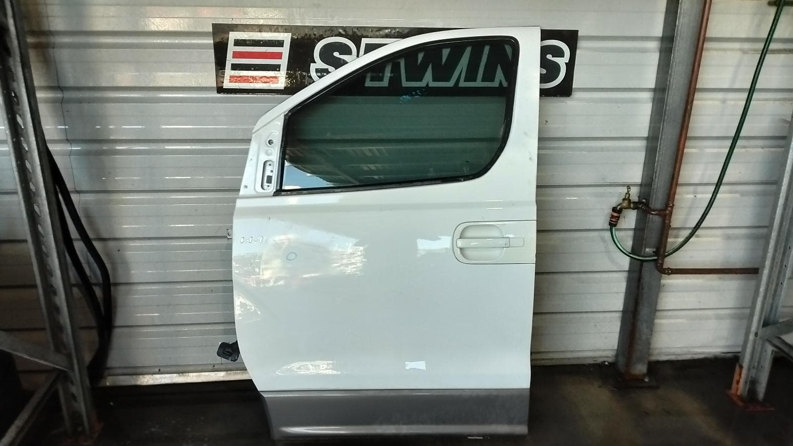 Used auto part listing image: 2015 HYUNDAI ILOAD/IMAX LEFT FRONT DOOR TQ, IMAX, 11/07-03/21