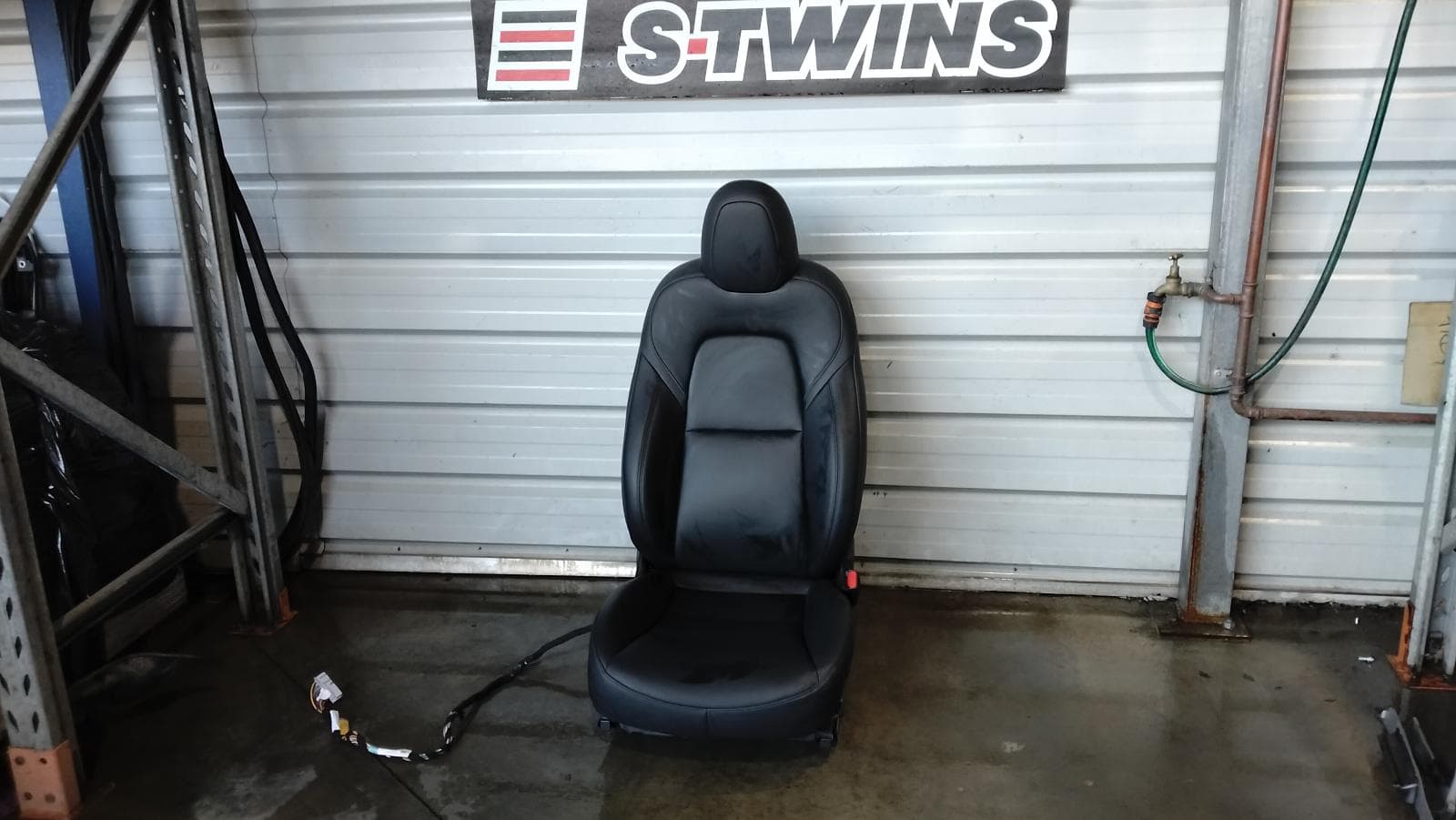 Used auto part listing image: 2023 TESLA MODEL Y FRONT SEAT 1ST GEN, RH FRONT, LEATHER, BLACK, PERFORMANCE/ NON PERFORMANCE, 03/22-02/25 0000428330