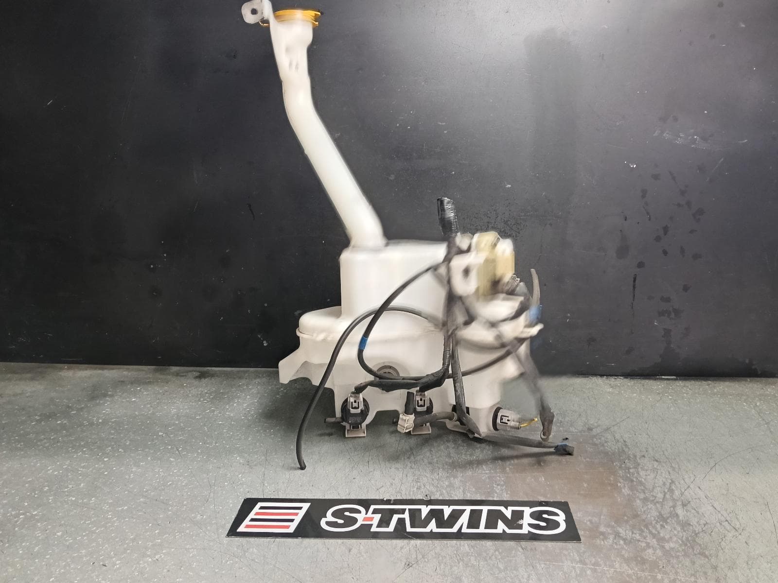 Used auto part listing image: 2019 SUBARU FORESTER WASHER BOTTLE SK, 08/18-11/24